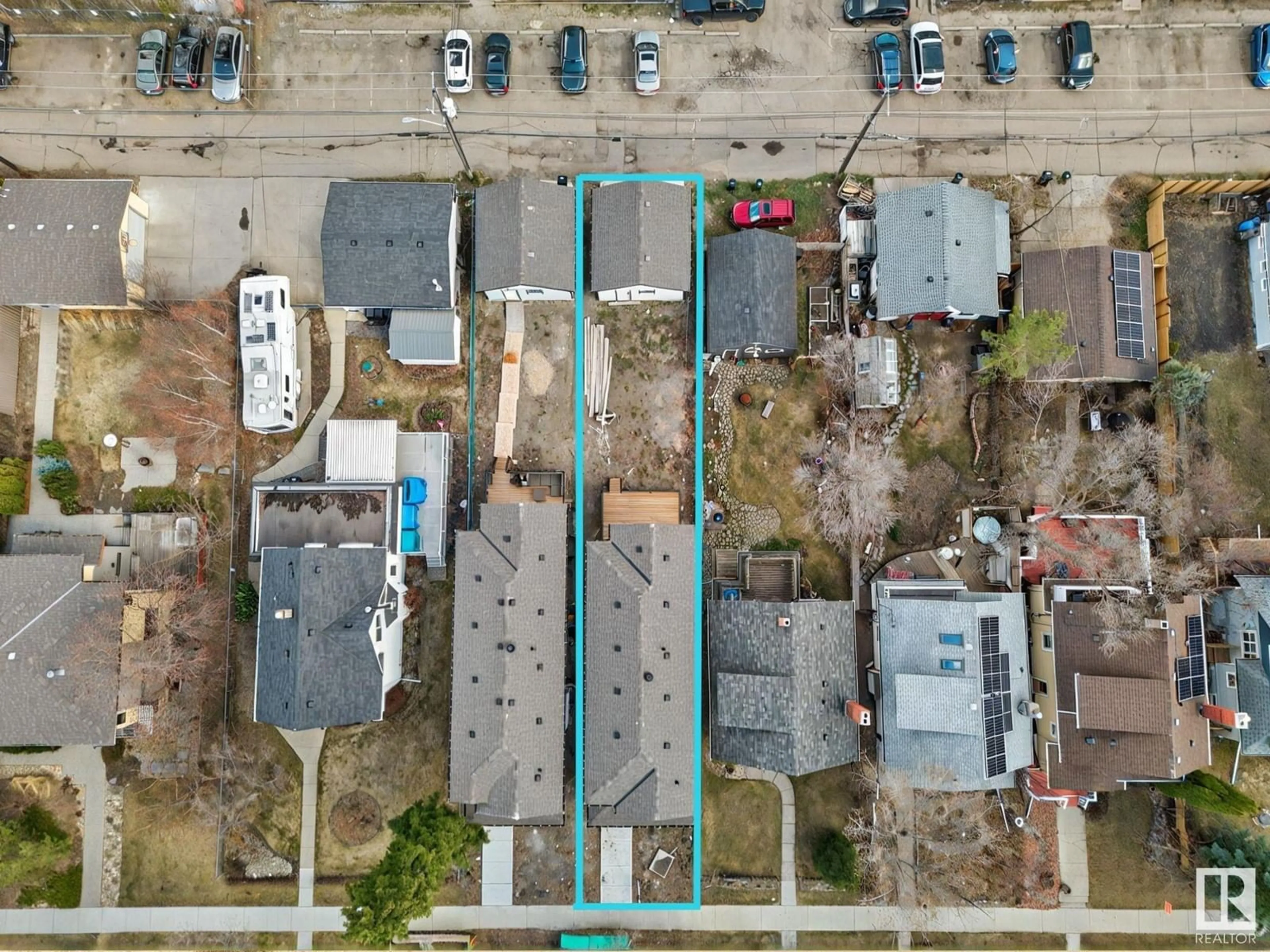 A pic from outside/outdoor area/front of a property/back of a property/a pic from drone, street for 11017 125 ST, Edmonton Alberta T5M0M2