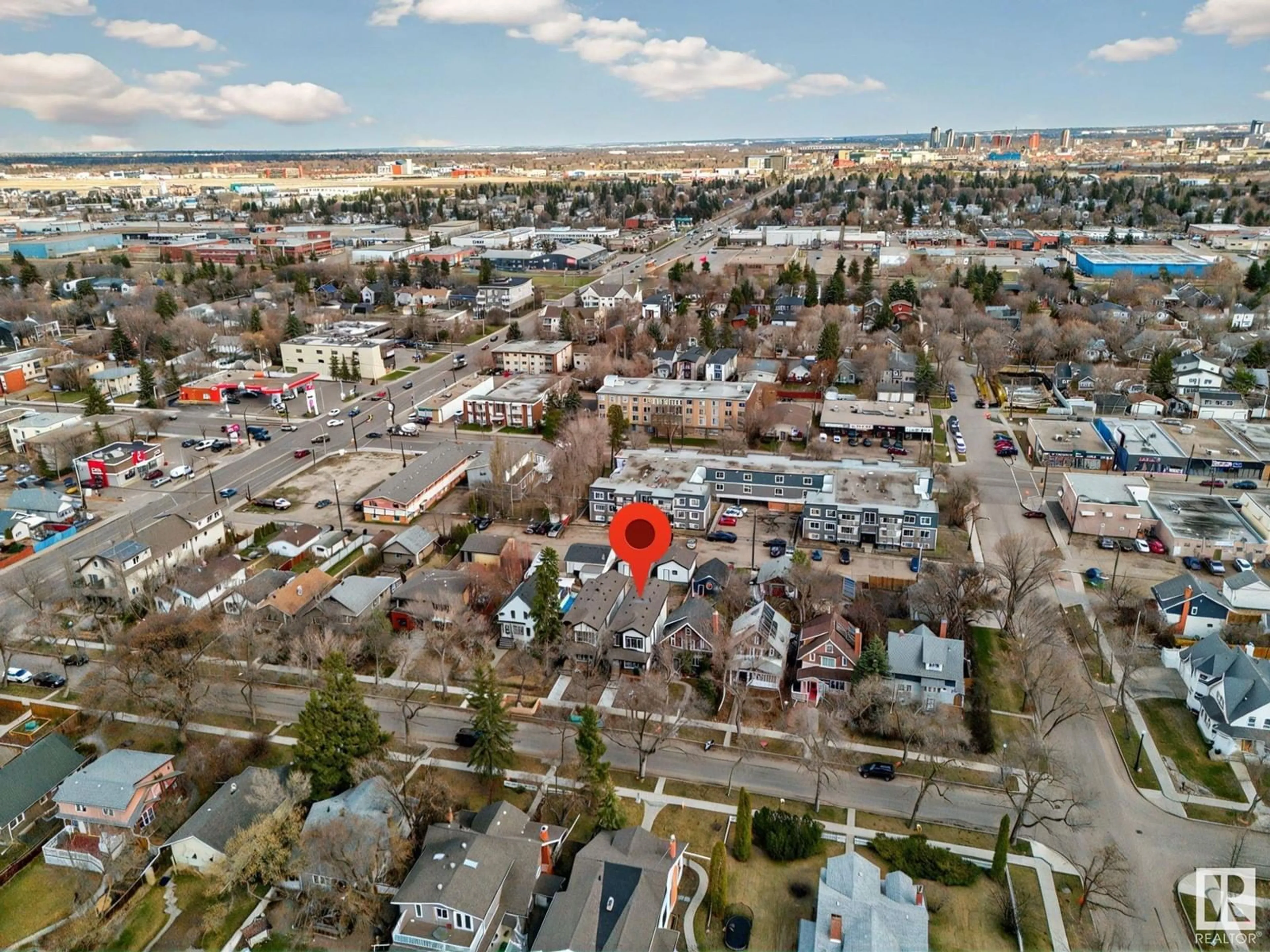 A pic from outside/outdoor area/front of a property/back of a property/a pic from drone, street for 11017 125 ST, Edmonton Alberta T5M0M2
