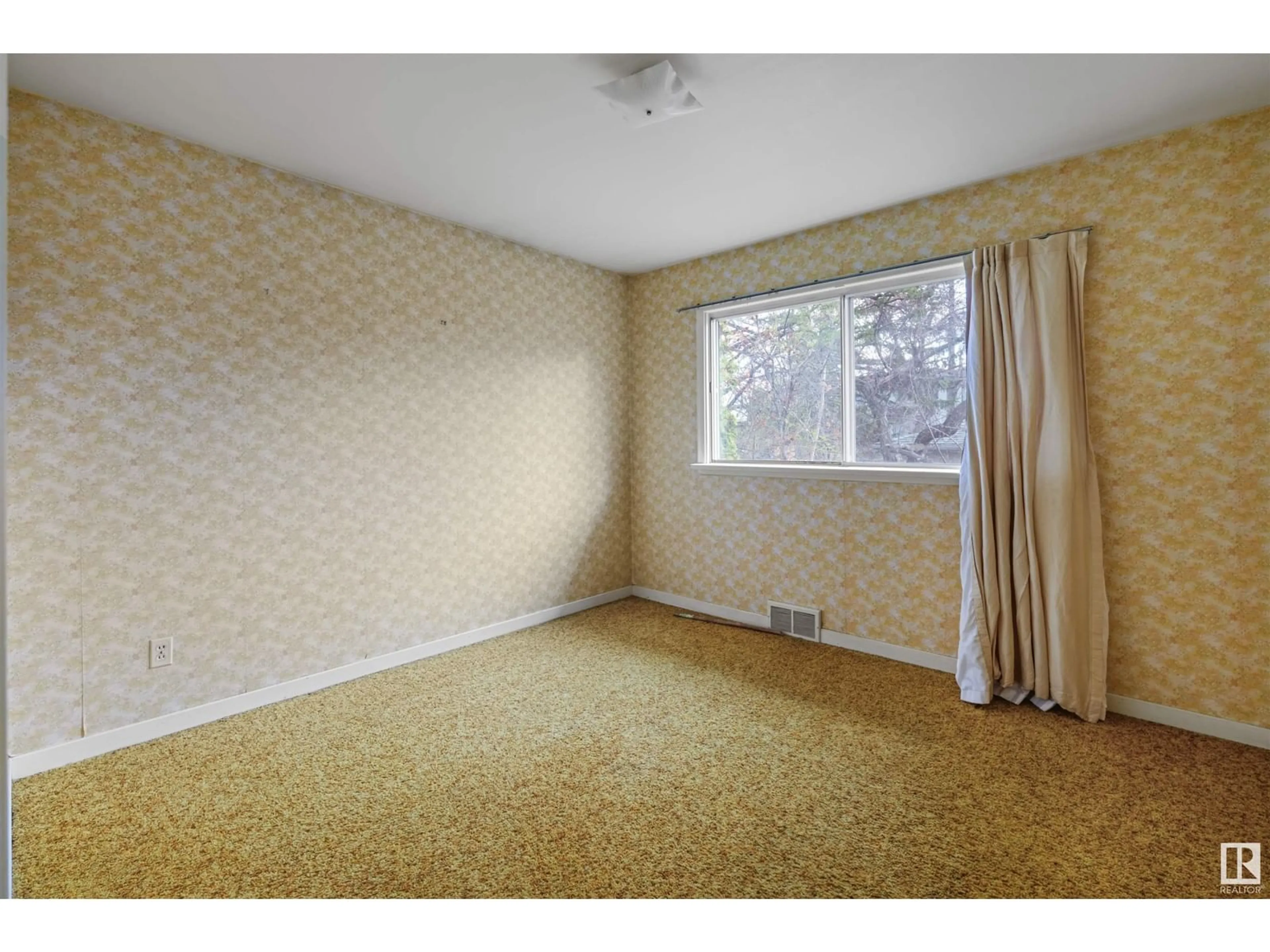 A pic of a room for 9835 143 ST, Edmonton Alberta T5N2R4