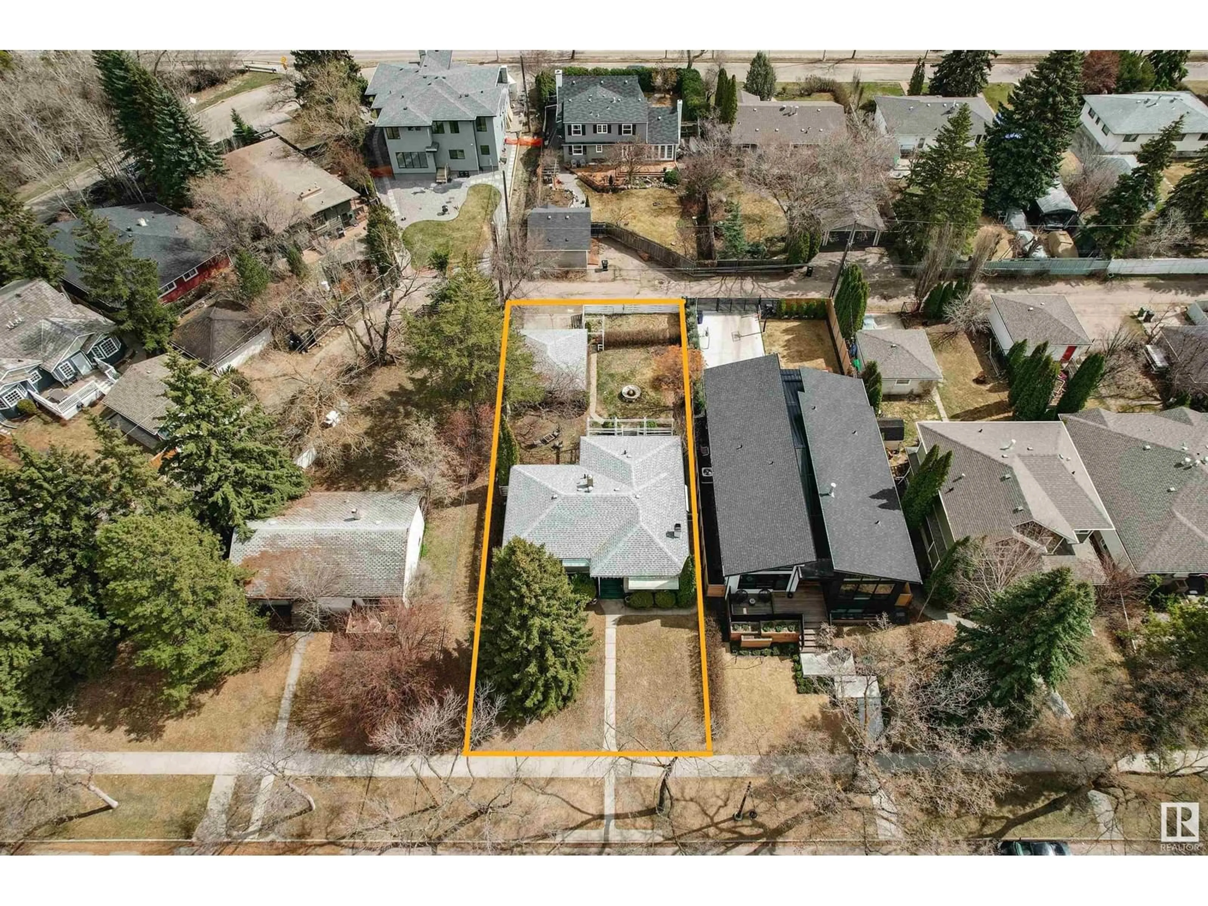 A pic from outside/outdoor area/front of a property/back of a property/a pic from drone, street for 9835 143 ST, Edmonton Alberta T5N2R4