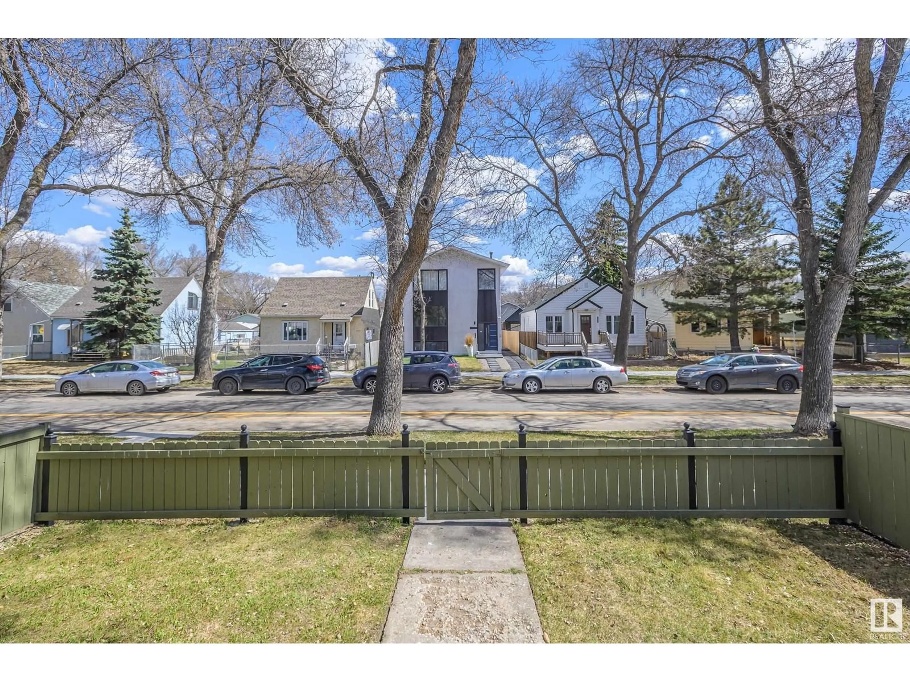 A pic from outside/outdoor area/front of a property/back of a property/a pic from drone, street for NW - 11534 92 ST, Edmonton Alberta T5G0Z7