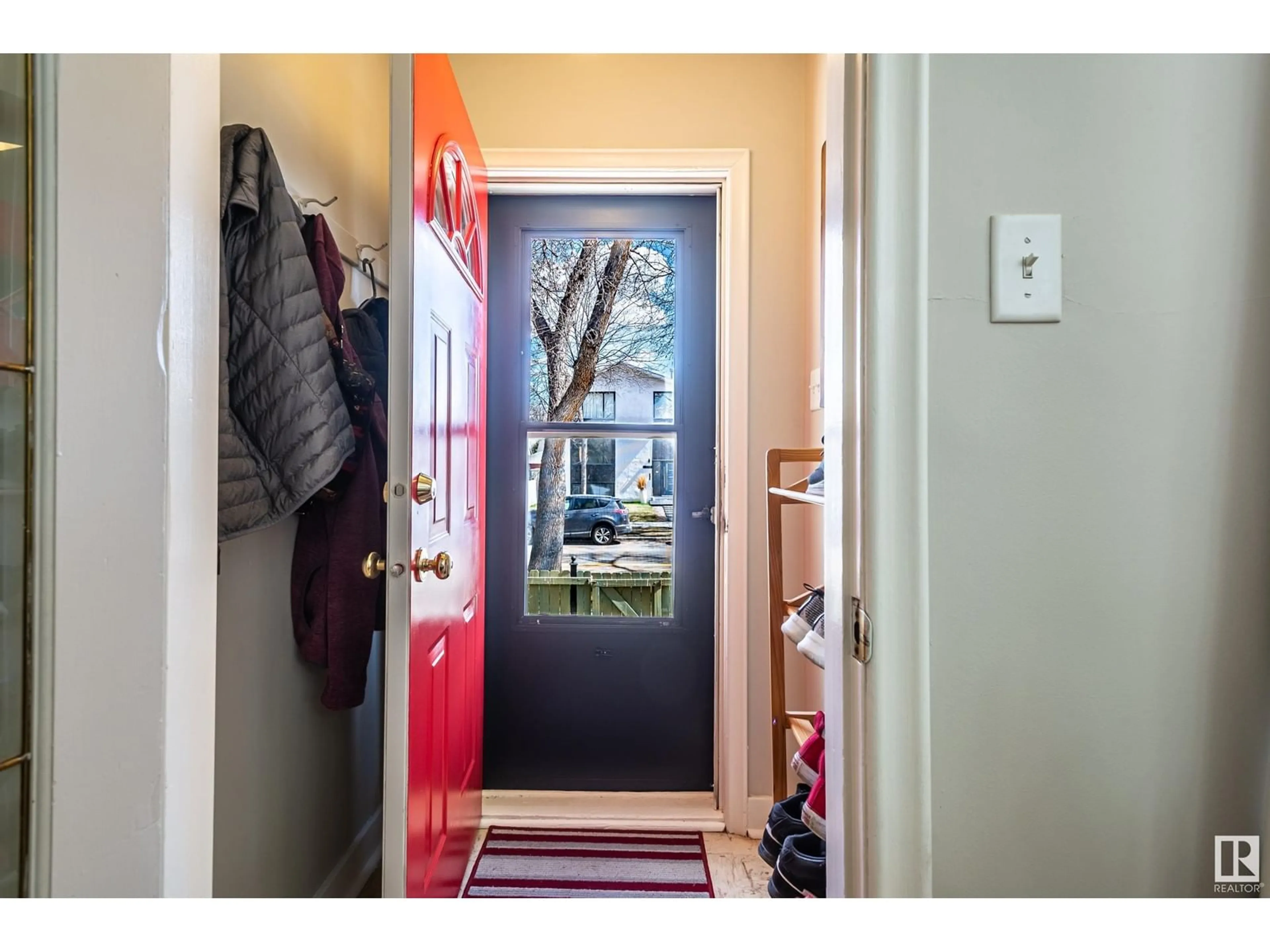 Indoor entryway for NW - 11534 92 ST, Edmonton Alberta T5G0Z7