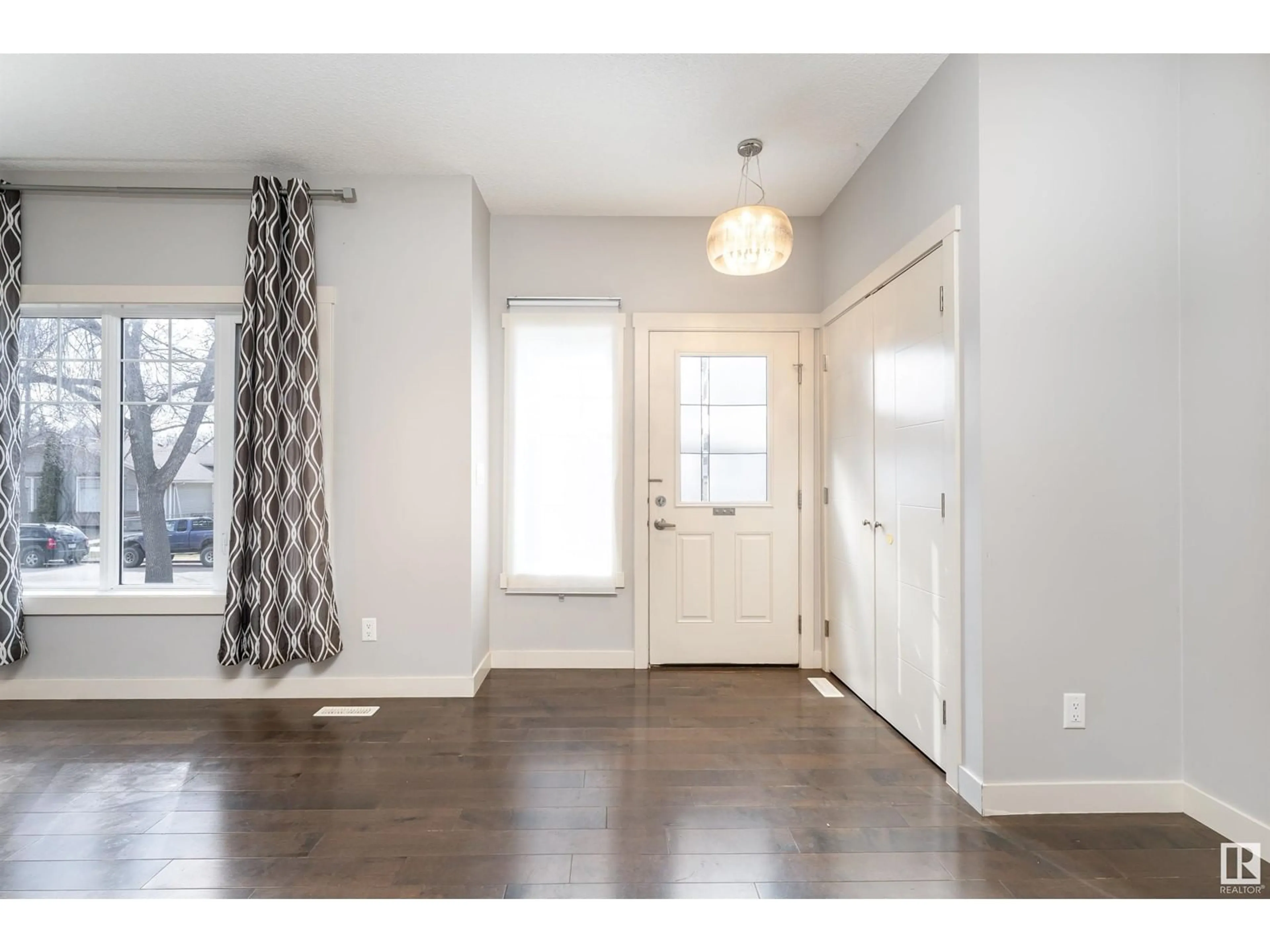 Indoor entryway for NW - 11931 88 ST, Edmonton Alberta T5B3S2