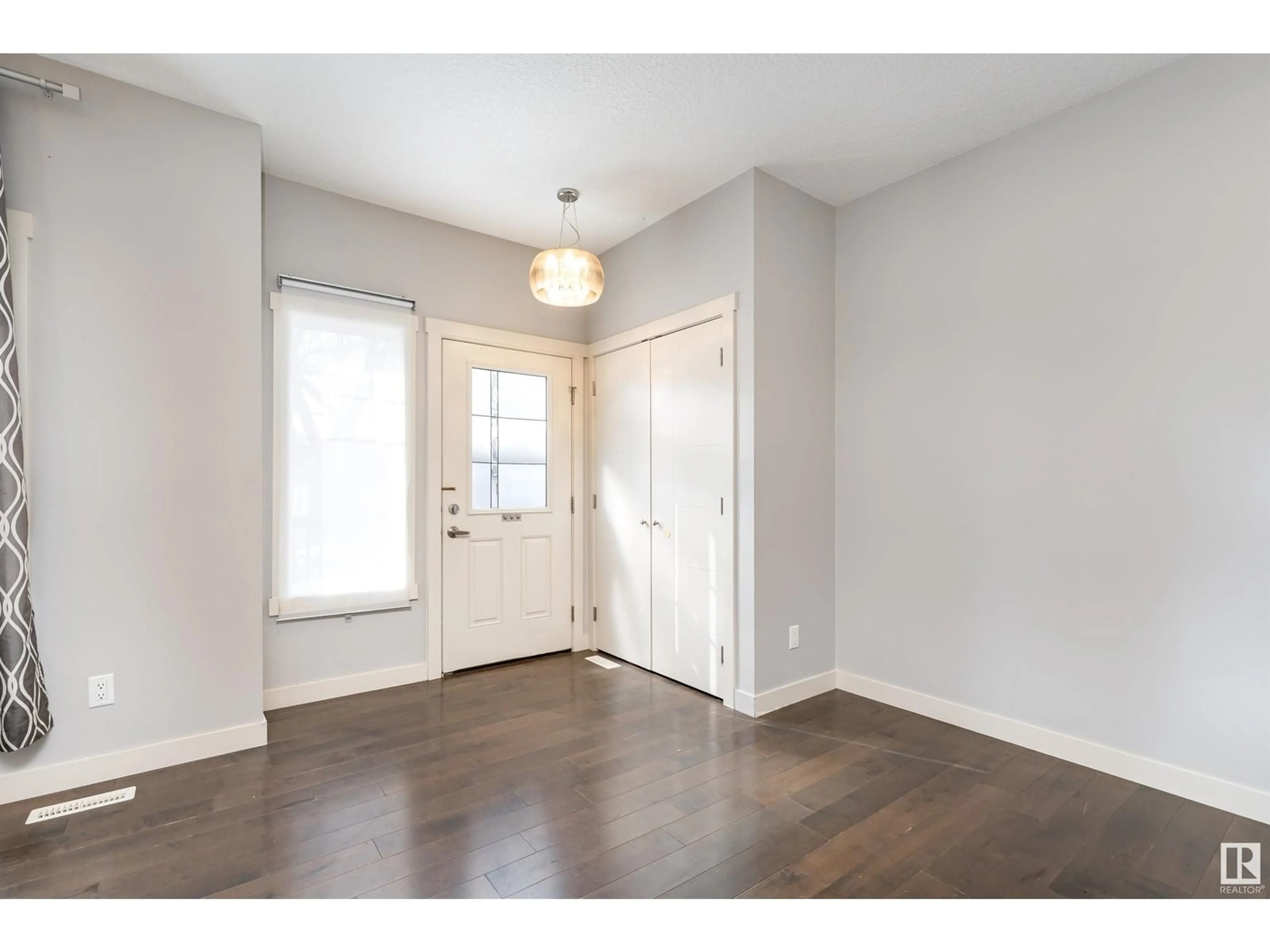 Indoor entryway for NW - 11931 88 ST, Edmonton Alberta T5B3S2