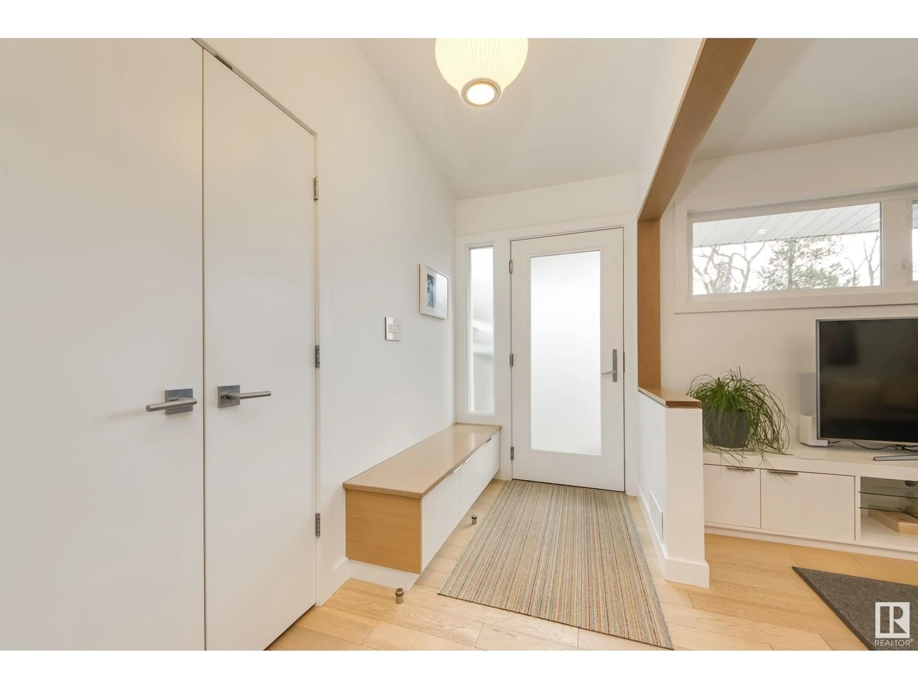 Indoor entryway for NW - 7303 118A ST, Edmonton Alberta T6G1V3