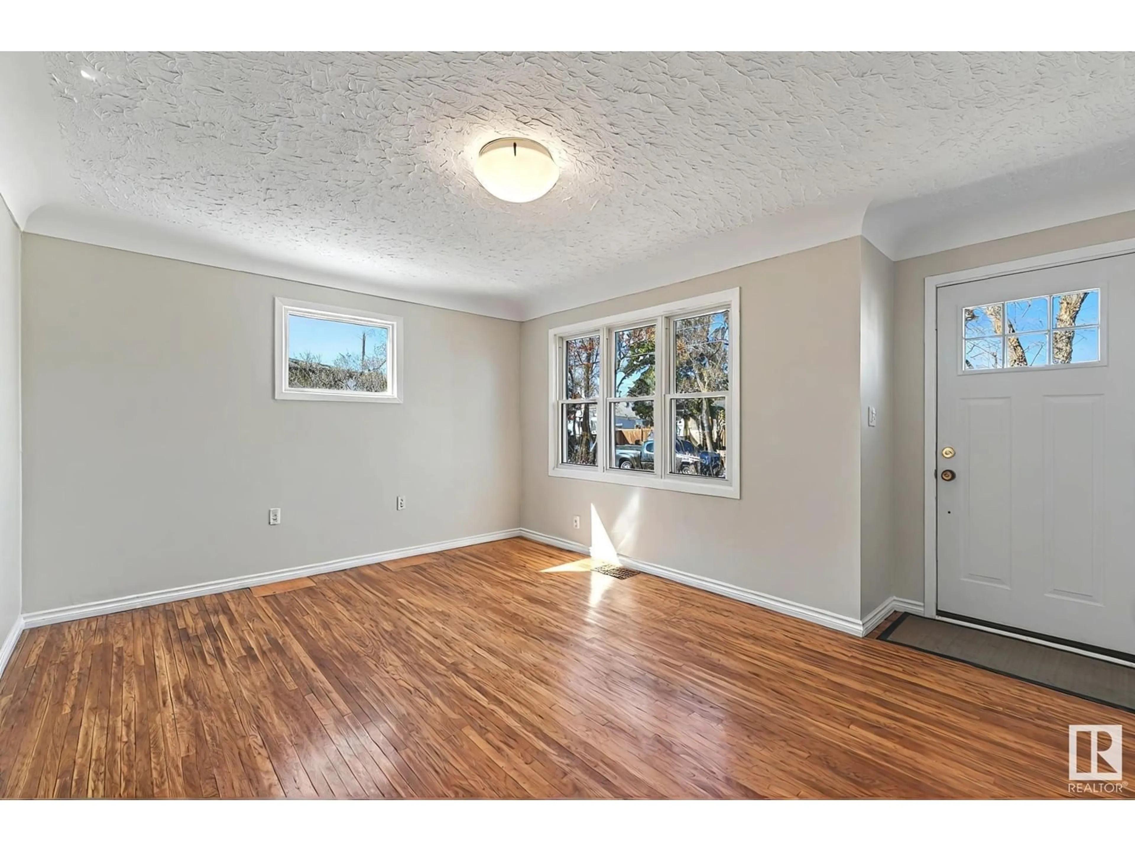 A pic of a room for 10461 159 ST, Edmonton Alberta T5P3A8