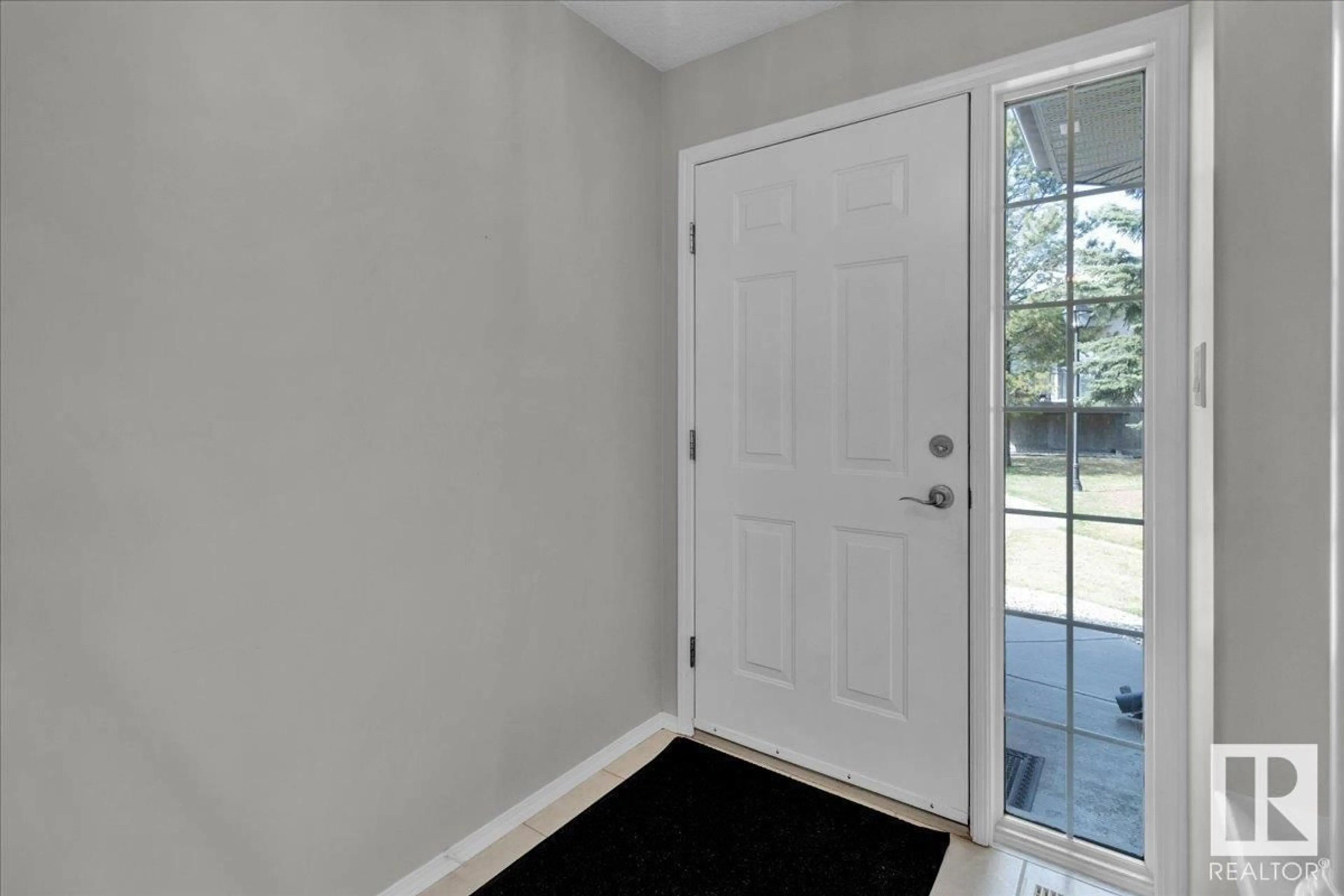 Indoor entryway for 215 - 124 BLACKBURN E, Edmonton Alberta T6W1B9