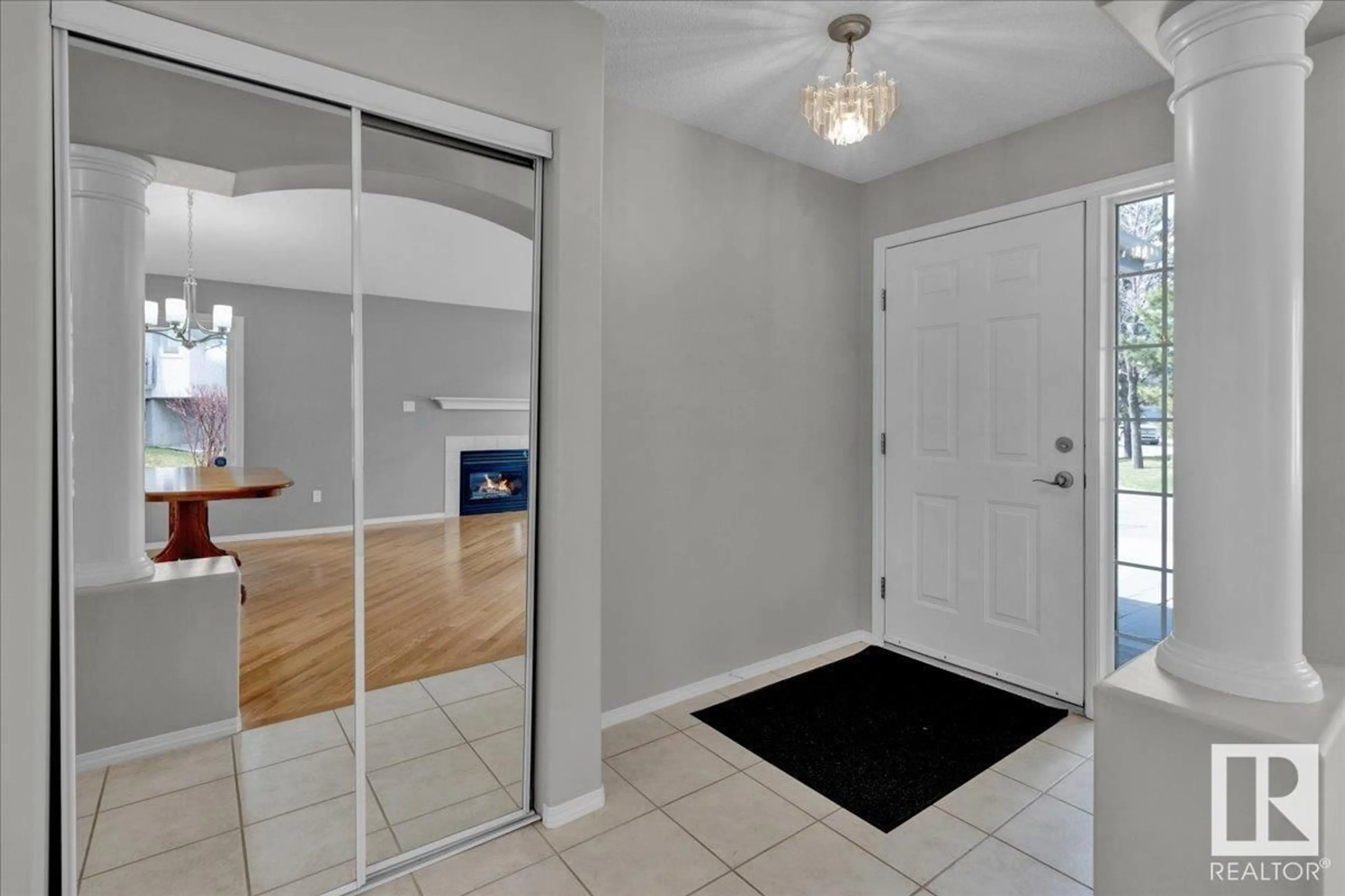 Indoor entryway for 215 - 124 BLACKBURN E, Edmonton Alberta T6W1B9