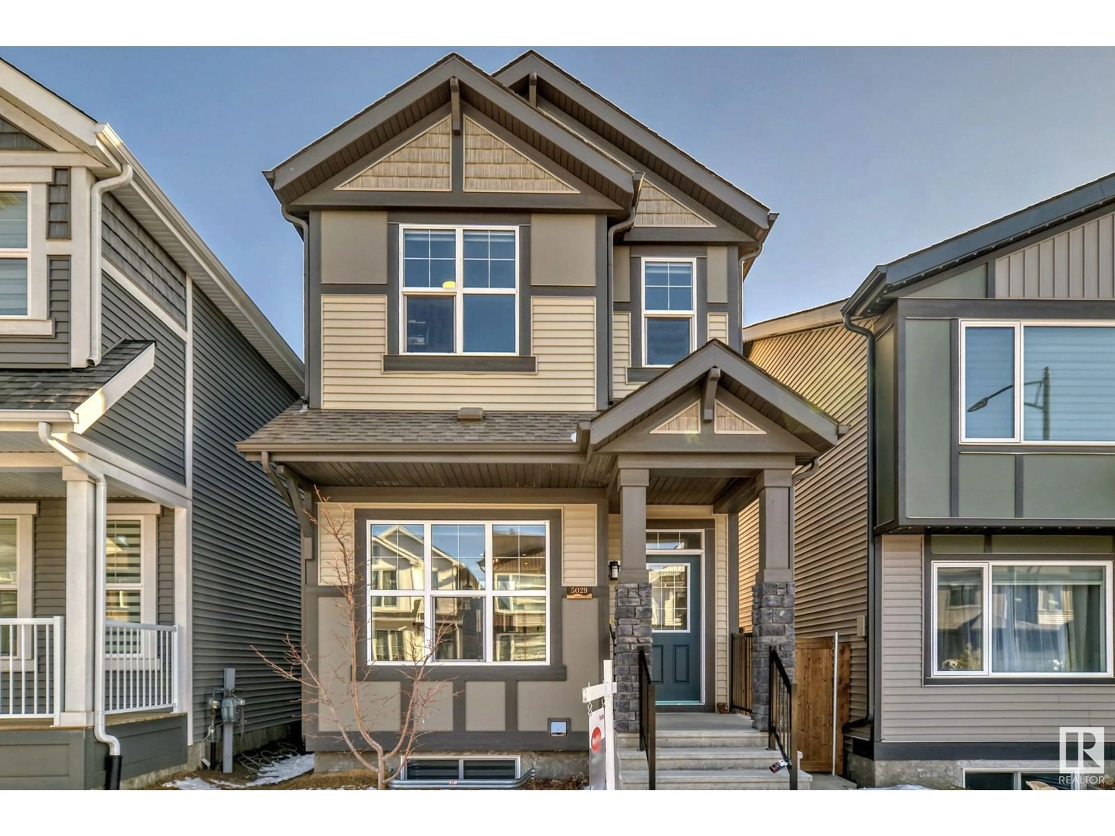 Home with vinyl exterior material, street for LI SW - 5029 KINNEY LINK, Edmonton Alberta T6W5G5