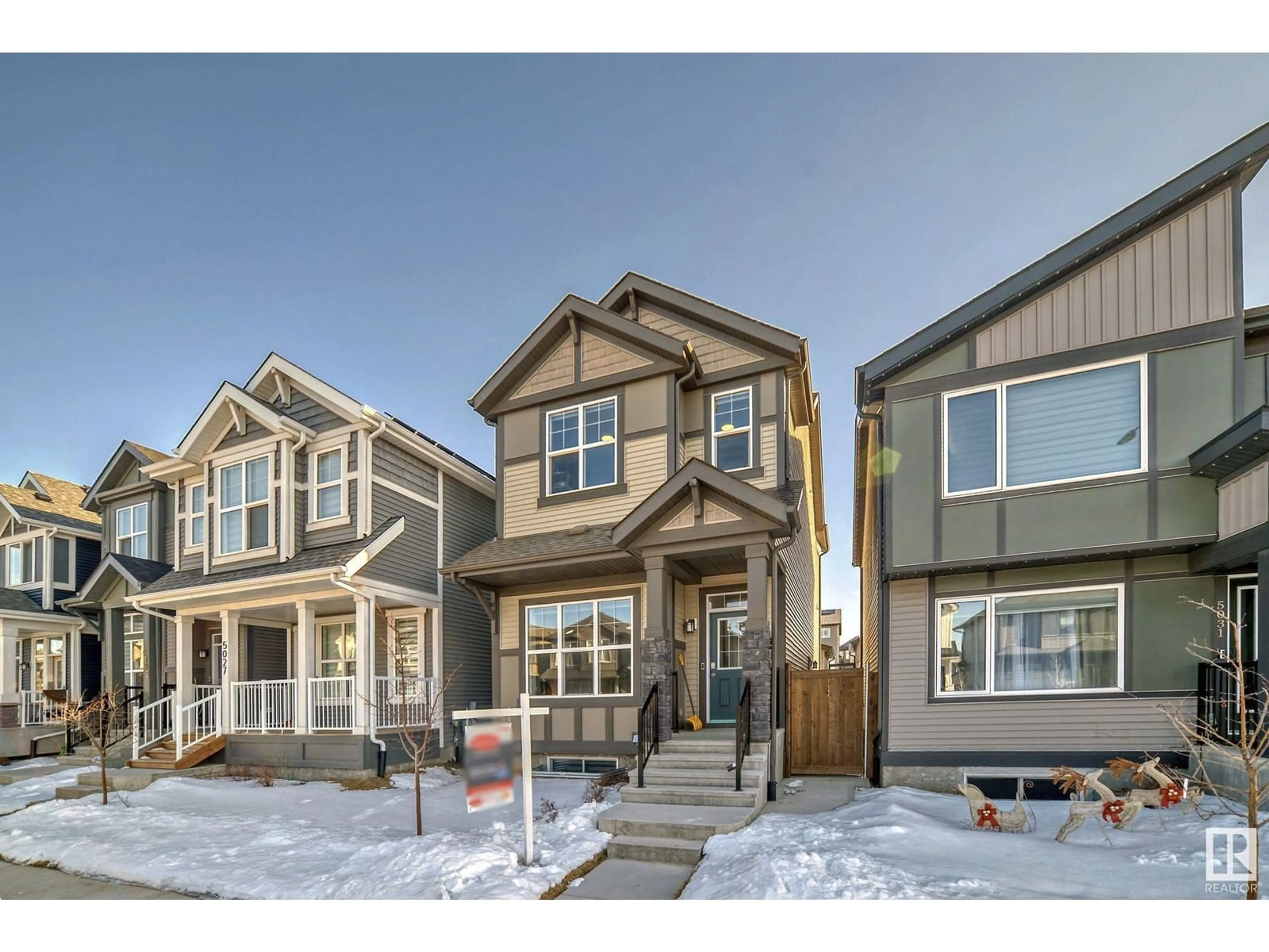 Home with vinyl exterior material, street for LI SW - 5029 KINNEY LINK, Edmonton Alberta T6W5G5