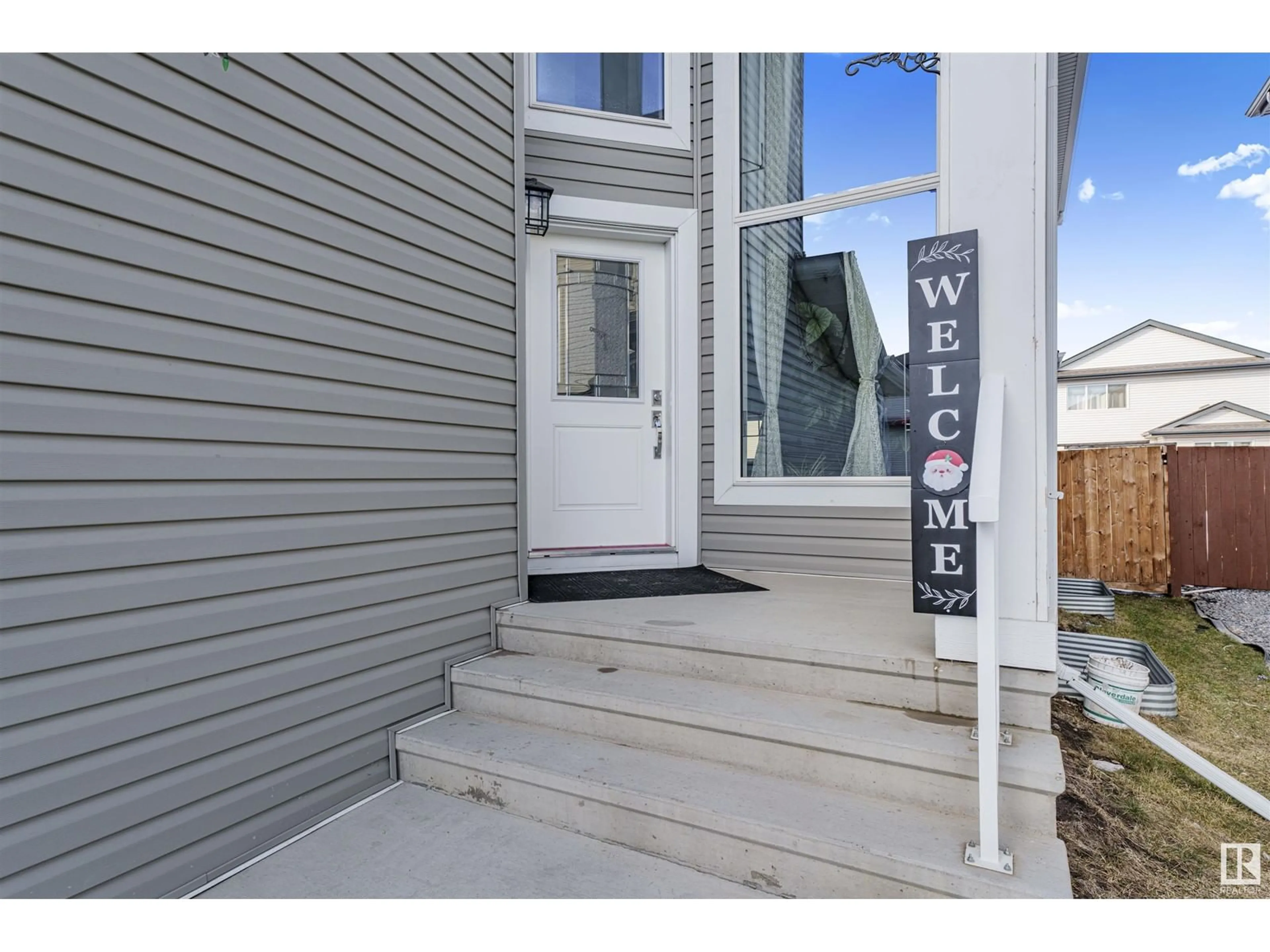 Indoor entryway for NW - 3012 12 AV, Edmonton Alberta T6T2H1
