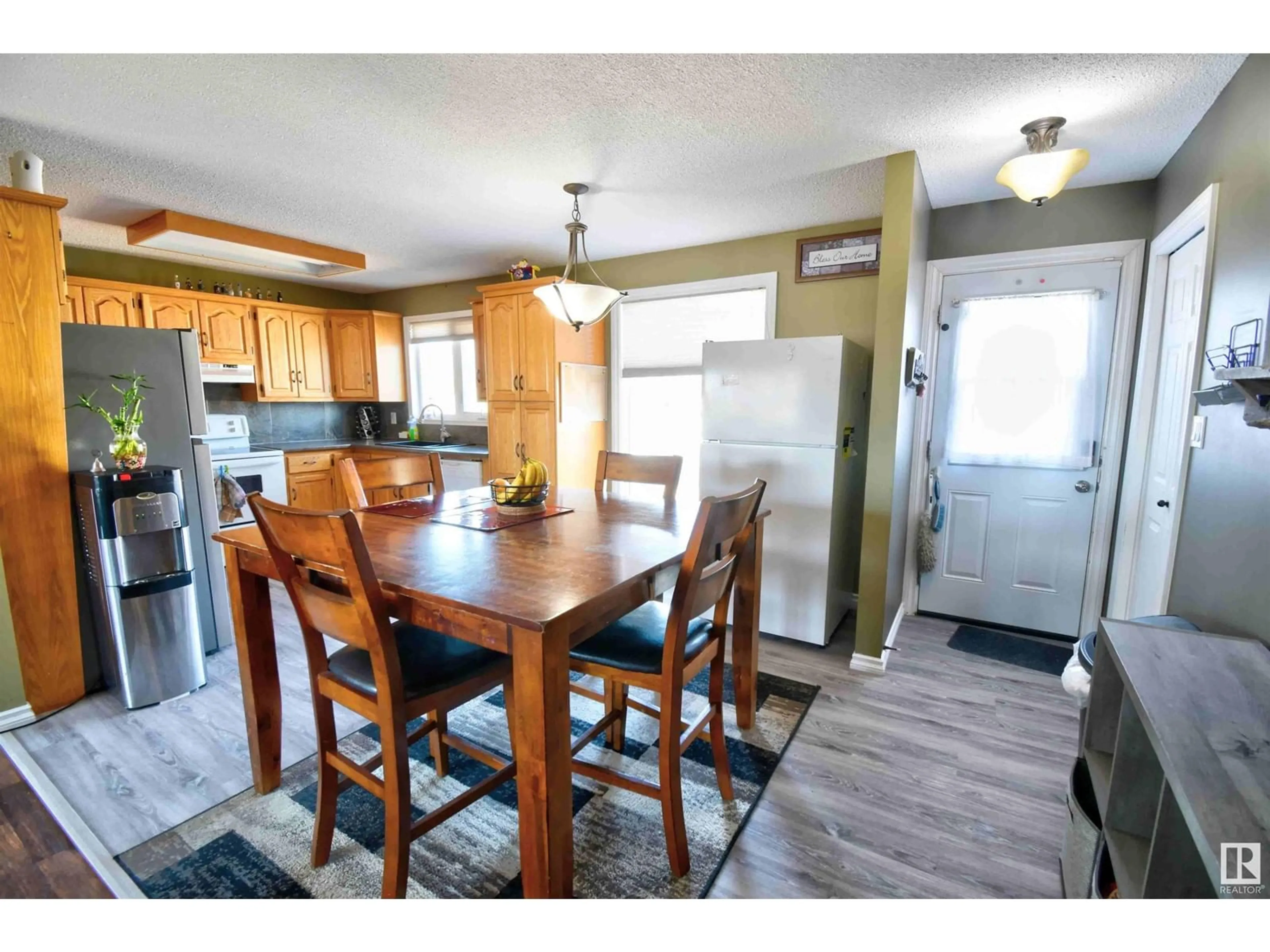 Dining room, unknown for 4014A 45 AV, St. Paul Town Alberta T0A3A2