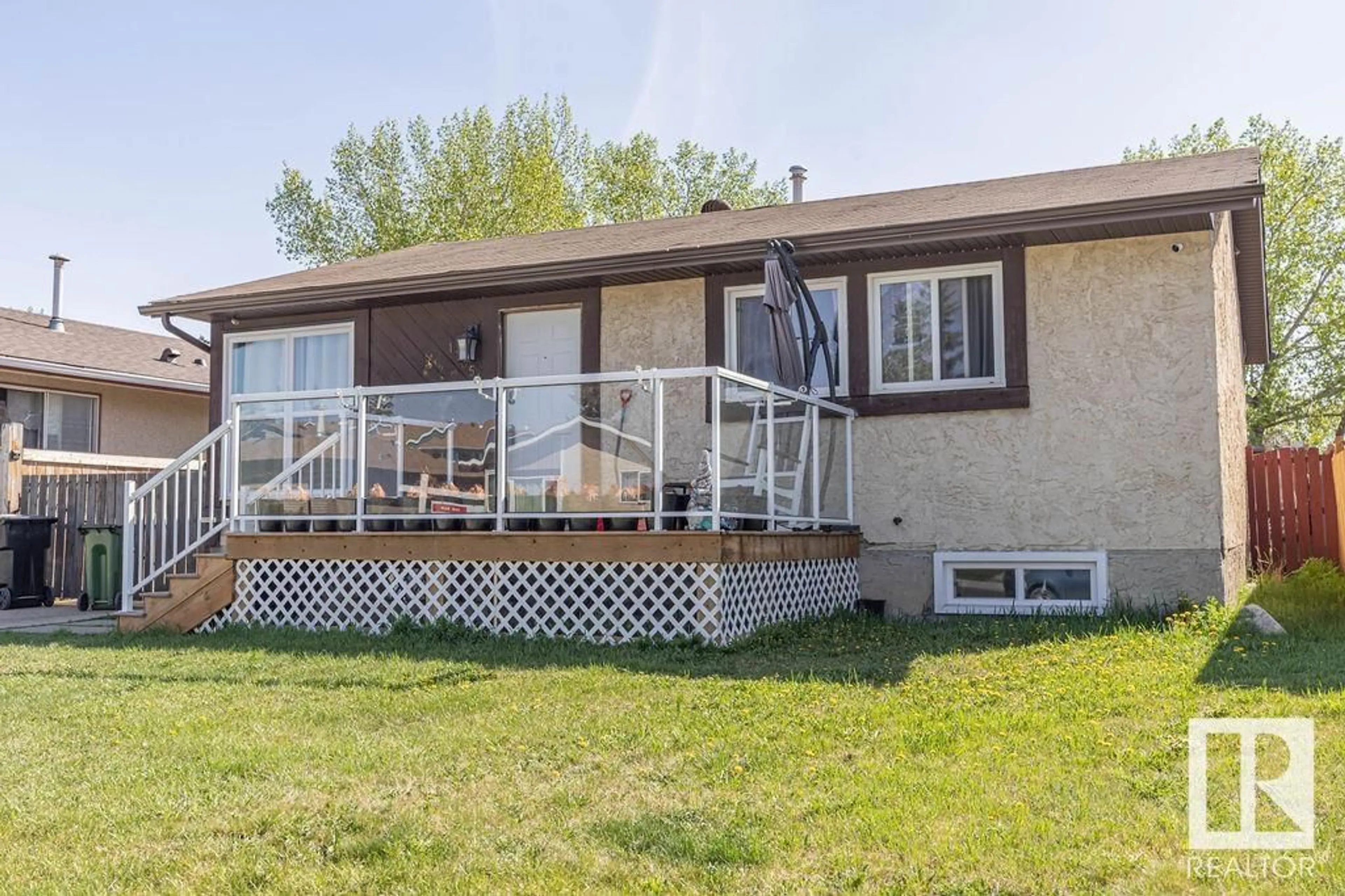 Home with vinyl exterior material, water/lake/river/ocean view for 17051 98 ST, Edmonton Alberta T5X3G5