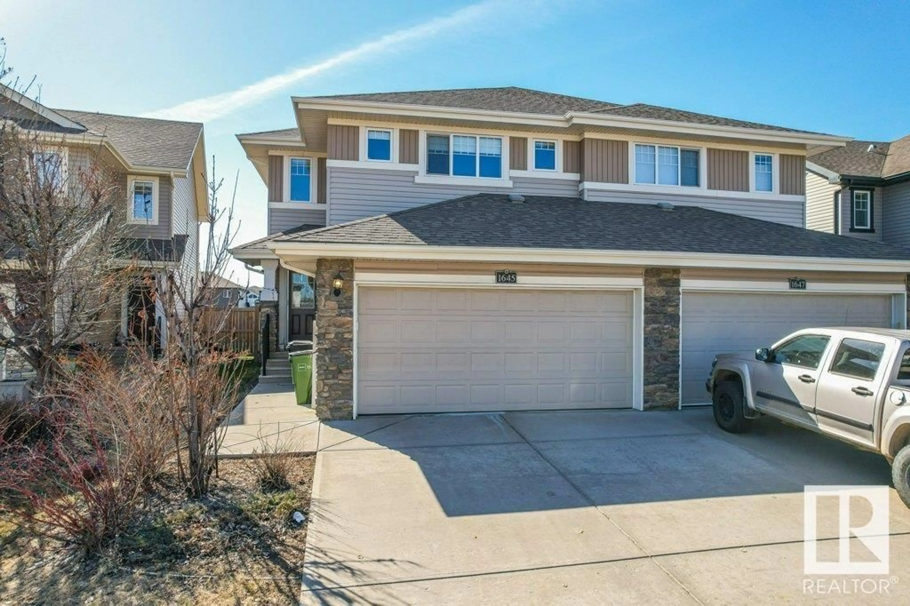 A pic from outside/outdoor area/front of a property/back of a property/a pic from drone, street for NW - 1645 HAMMOND CR, Edmonton Alberta T6M0L8