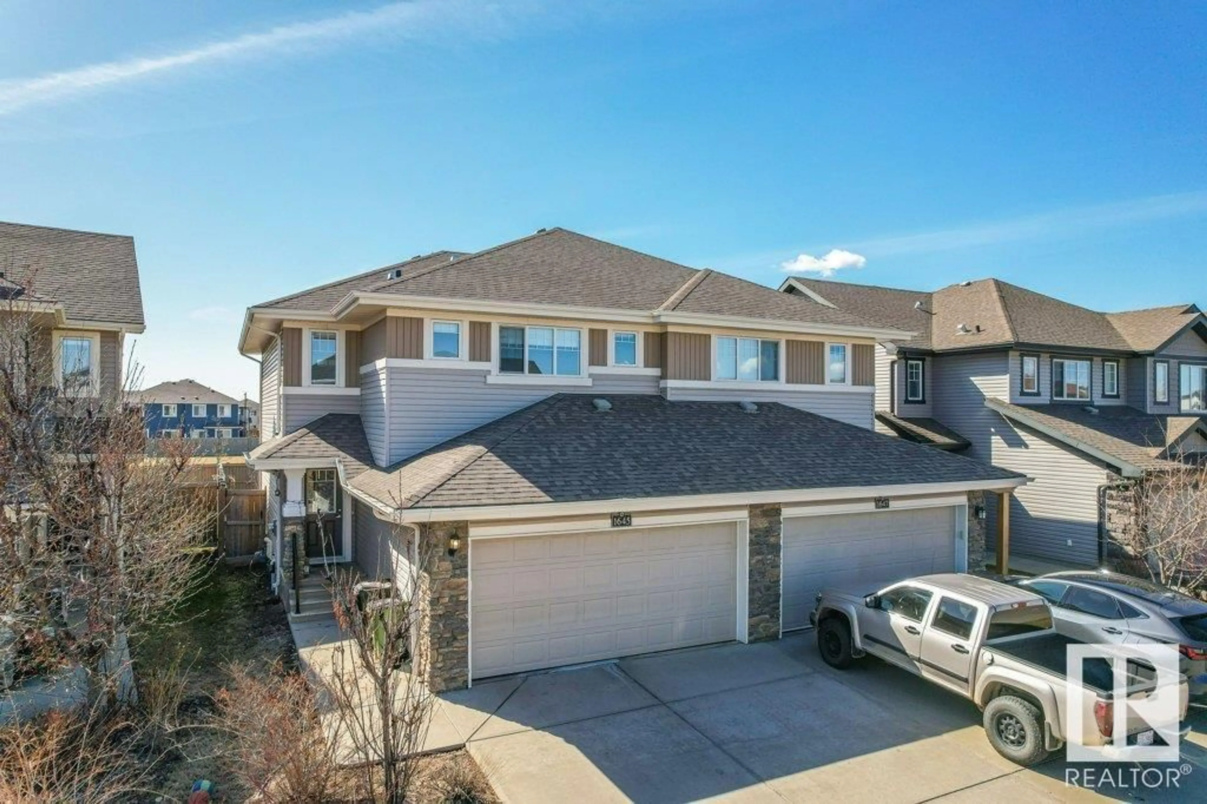 A pic from outside/outdoor area/front of a property/back of a property/a pic from drone, unknown for NW - 1645 HAMMOND CR, Edmonton Alberta T6M0L8