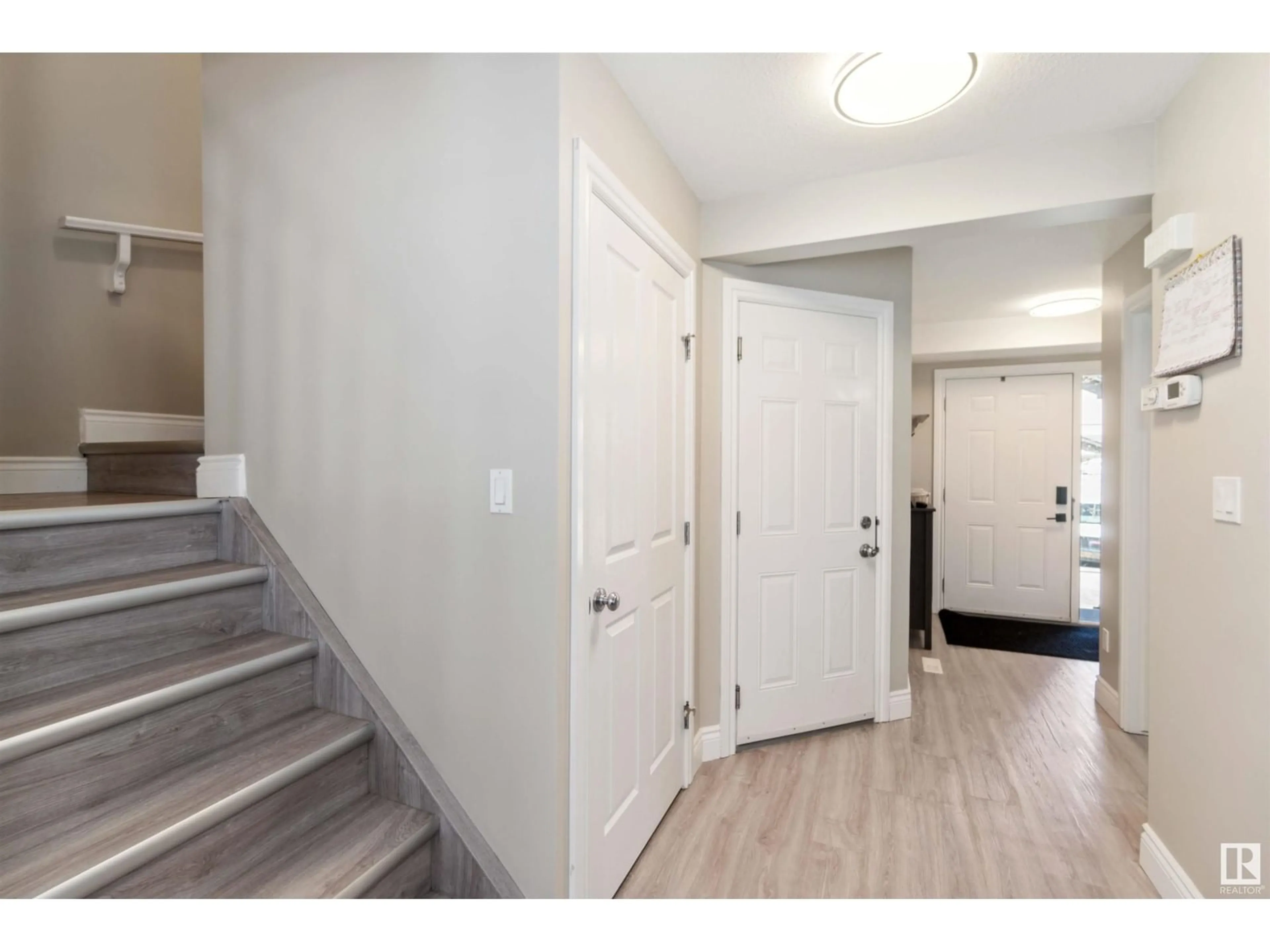 Indoor entryway for 25-85 SPRUCE VILLAGE DR, Spruce Grove Alberta T7X0L2