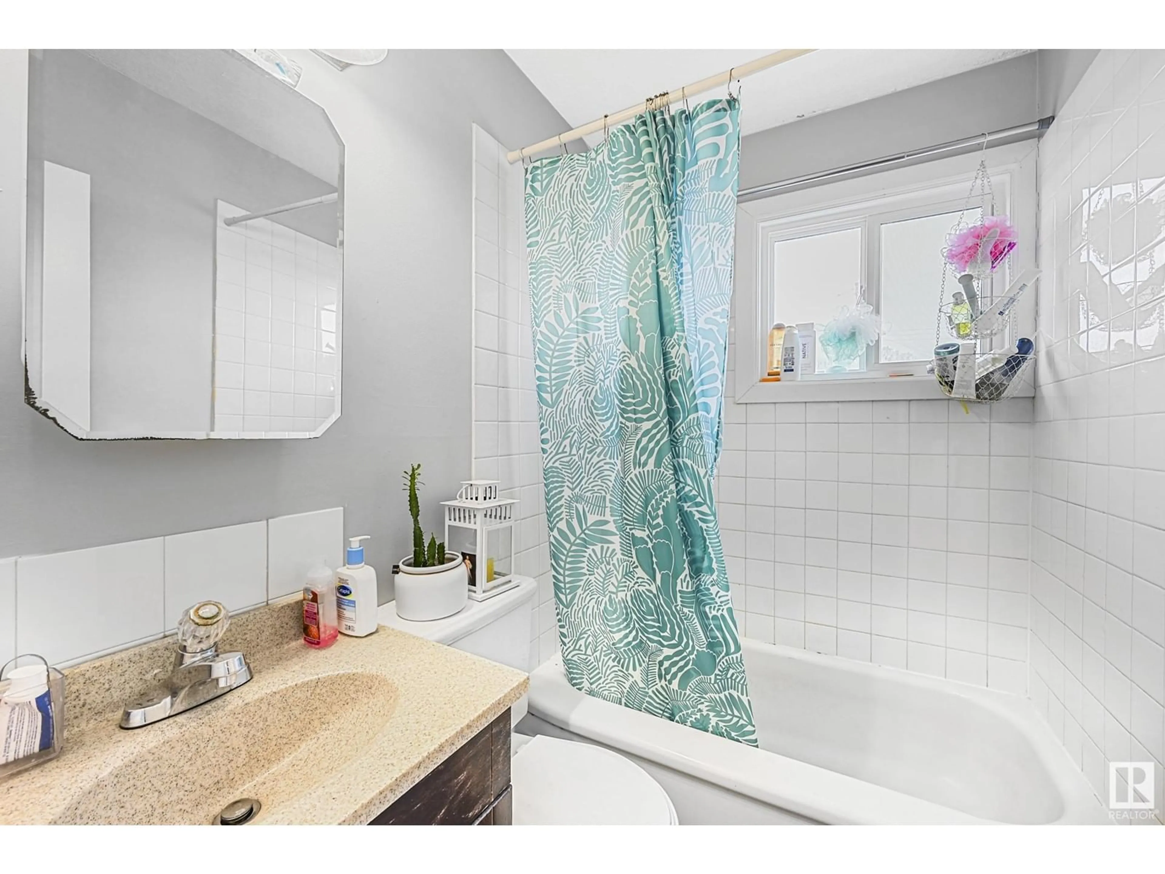 Standard bathroom, ceramic/tile floor for 8217 133A AV, Edmonton Alberta T5E1G1