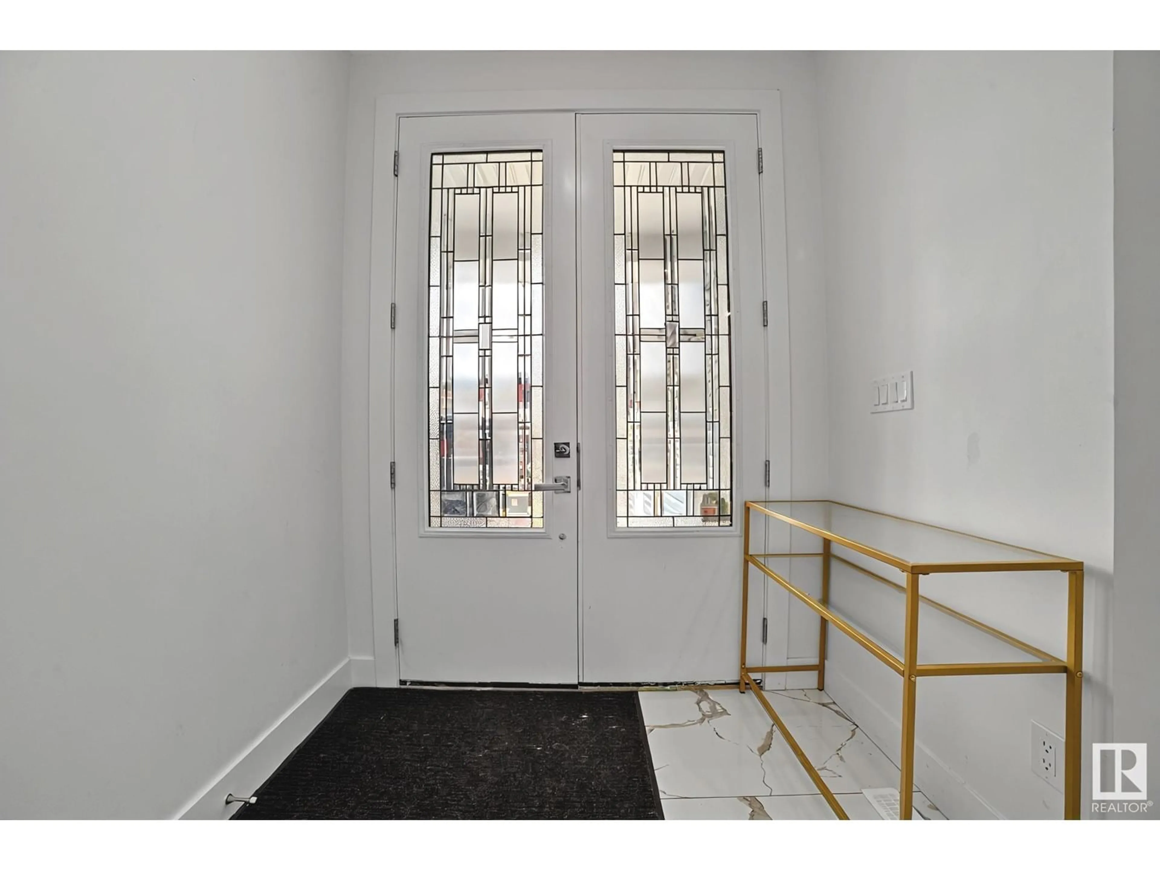 Indoor entryway for 15023 15 ST, Edmonton Alberta T5Y3T4