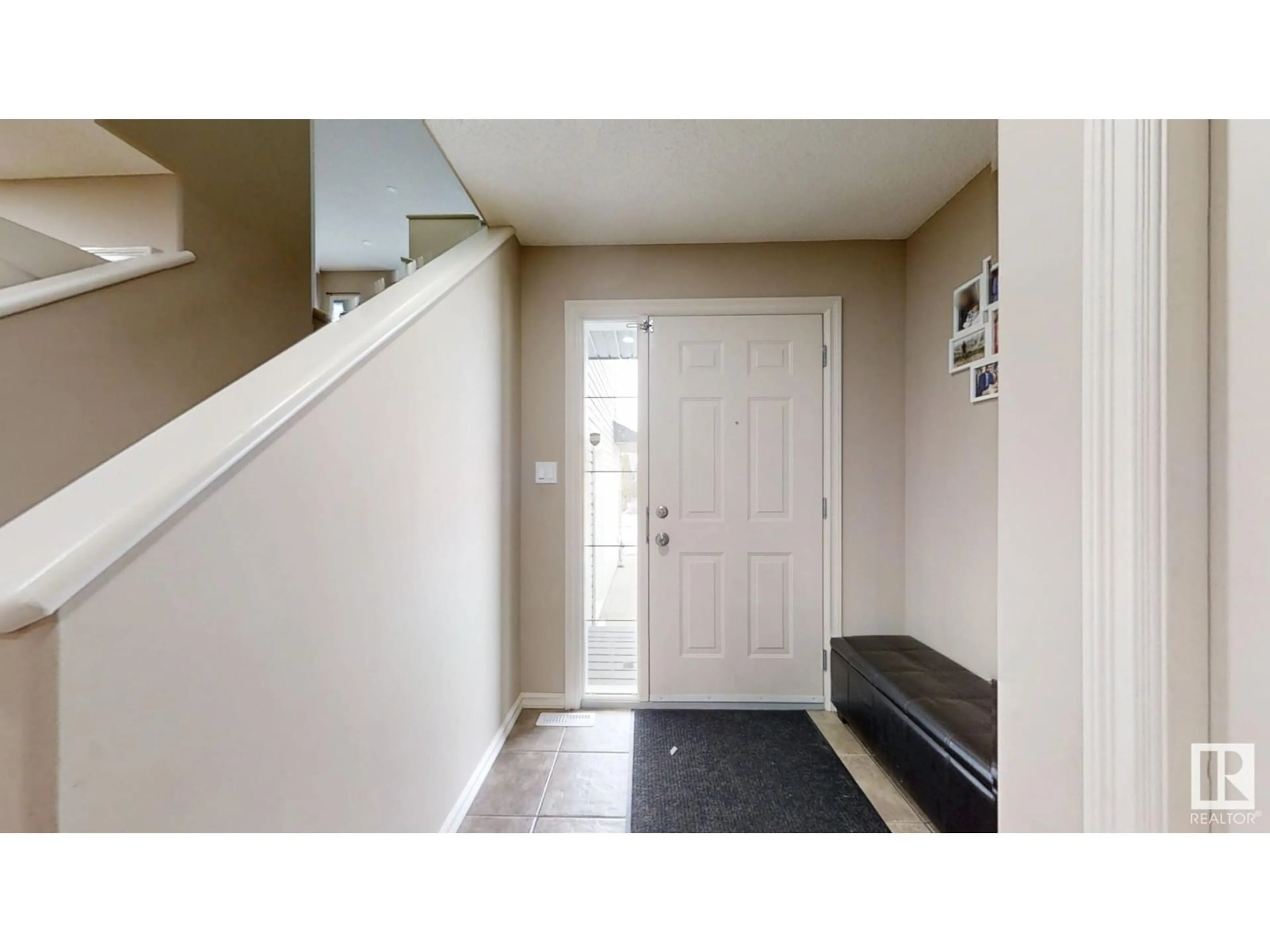 Indoor entryway for 3363 25 AV, Edmonton Alberta T6T1Y4