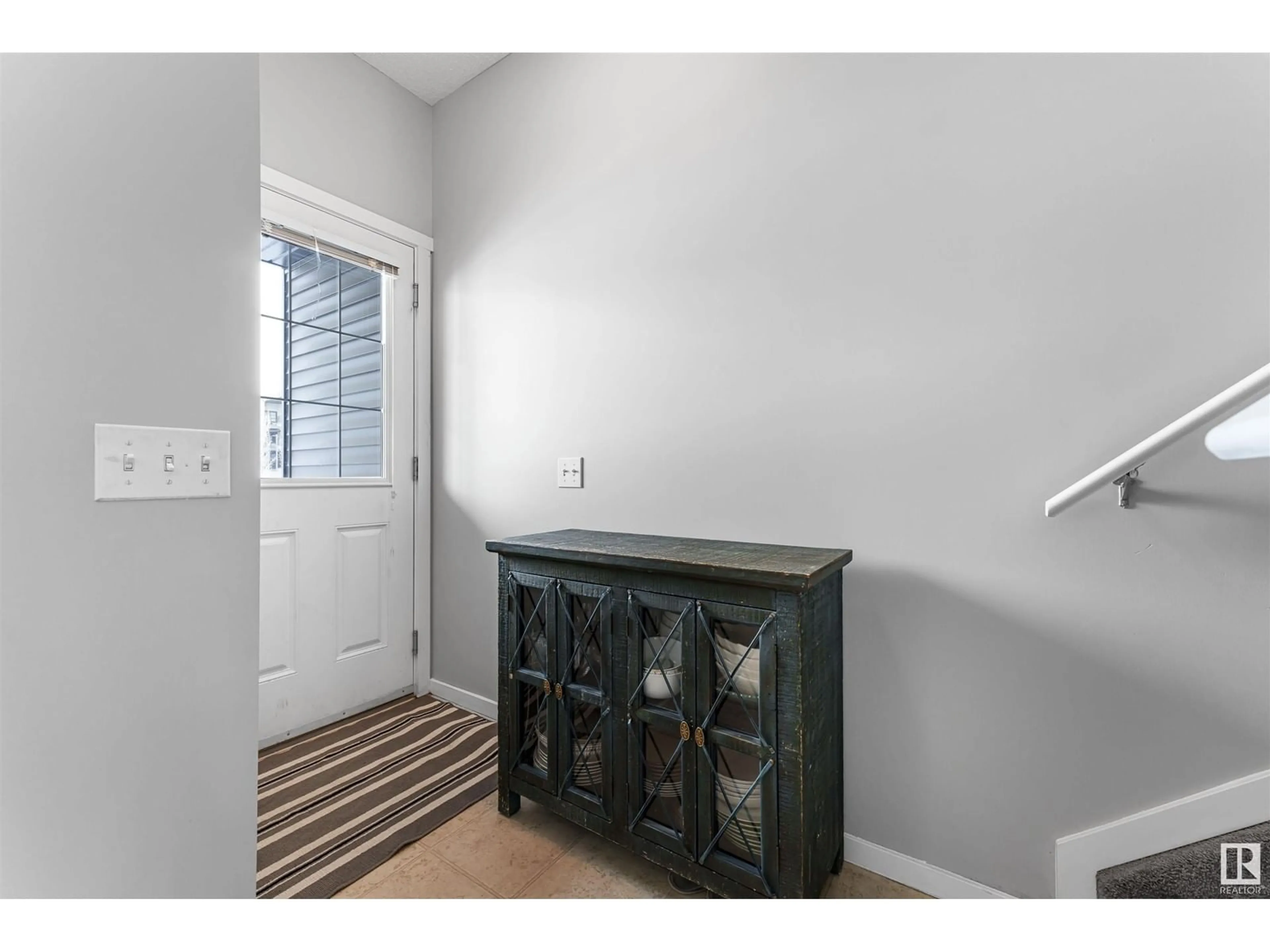 Indoor entryway for 54 8209 217 ST NW, Edmonton Alberta T5T6Z4