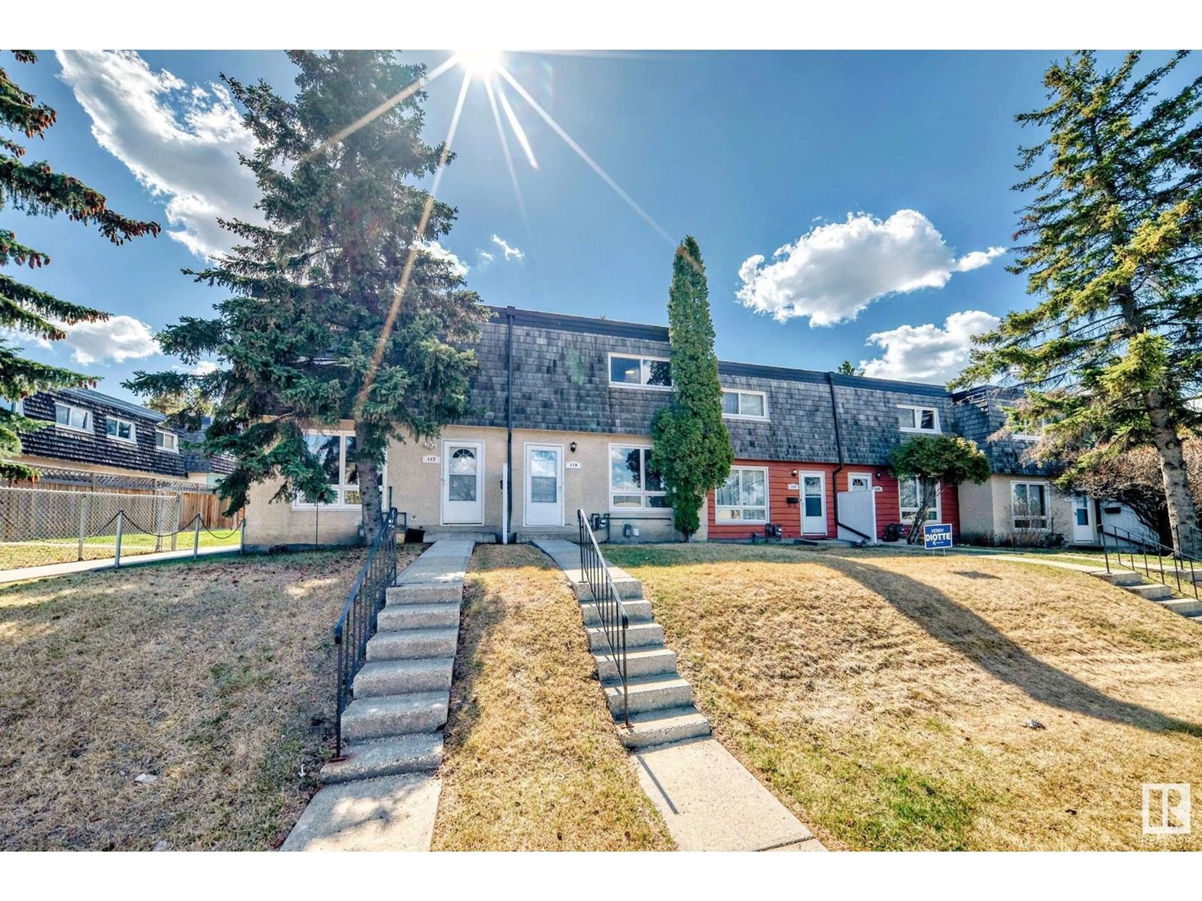 A pic from outside/outdoor area/front of a property/back of a property/a pic from drone, street for 118 MAYFAIR MEWS ME, Edmonton Alberta T5E5R7