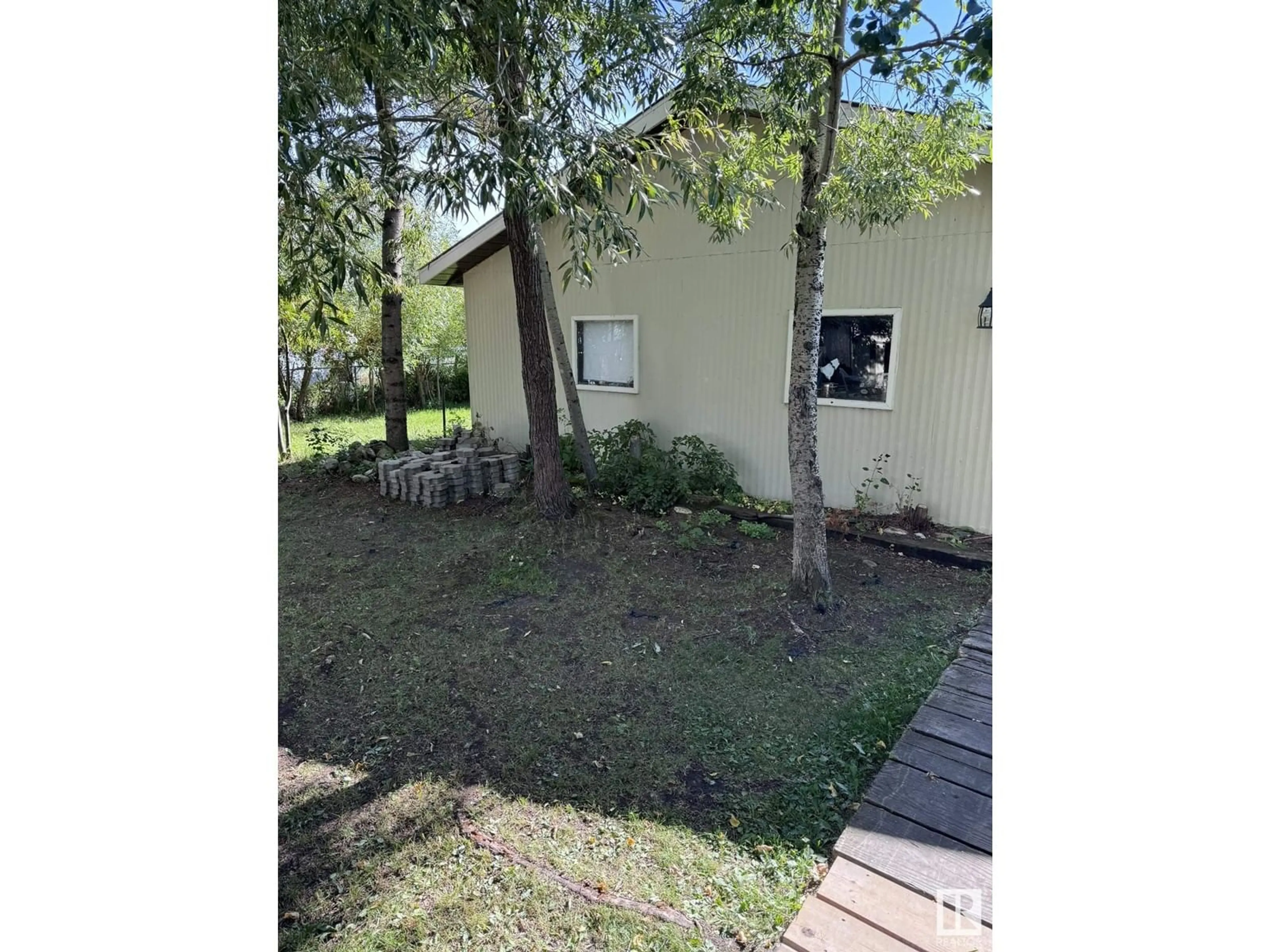 A pic from outside/outdoor area/front of a property/back of a property/a pic from drone, unknown for 4740 50 AV, Clyde Alberta T0G0P0