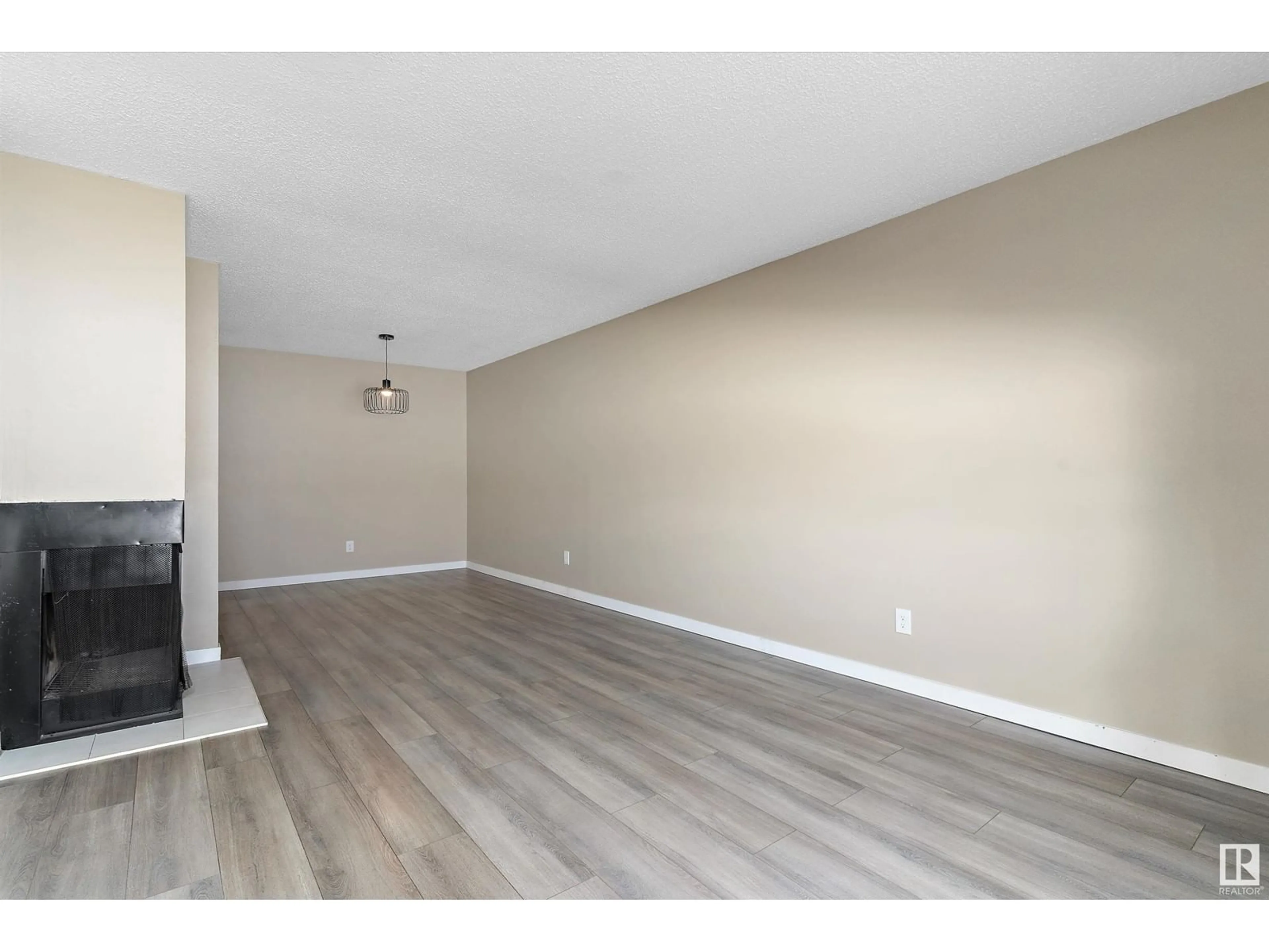 A pic of a room for 44 - 1503 MILL WOODS E NW, Edmonton Alberta T6L4C2