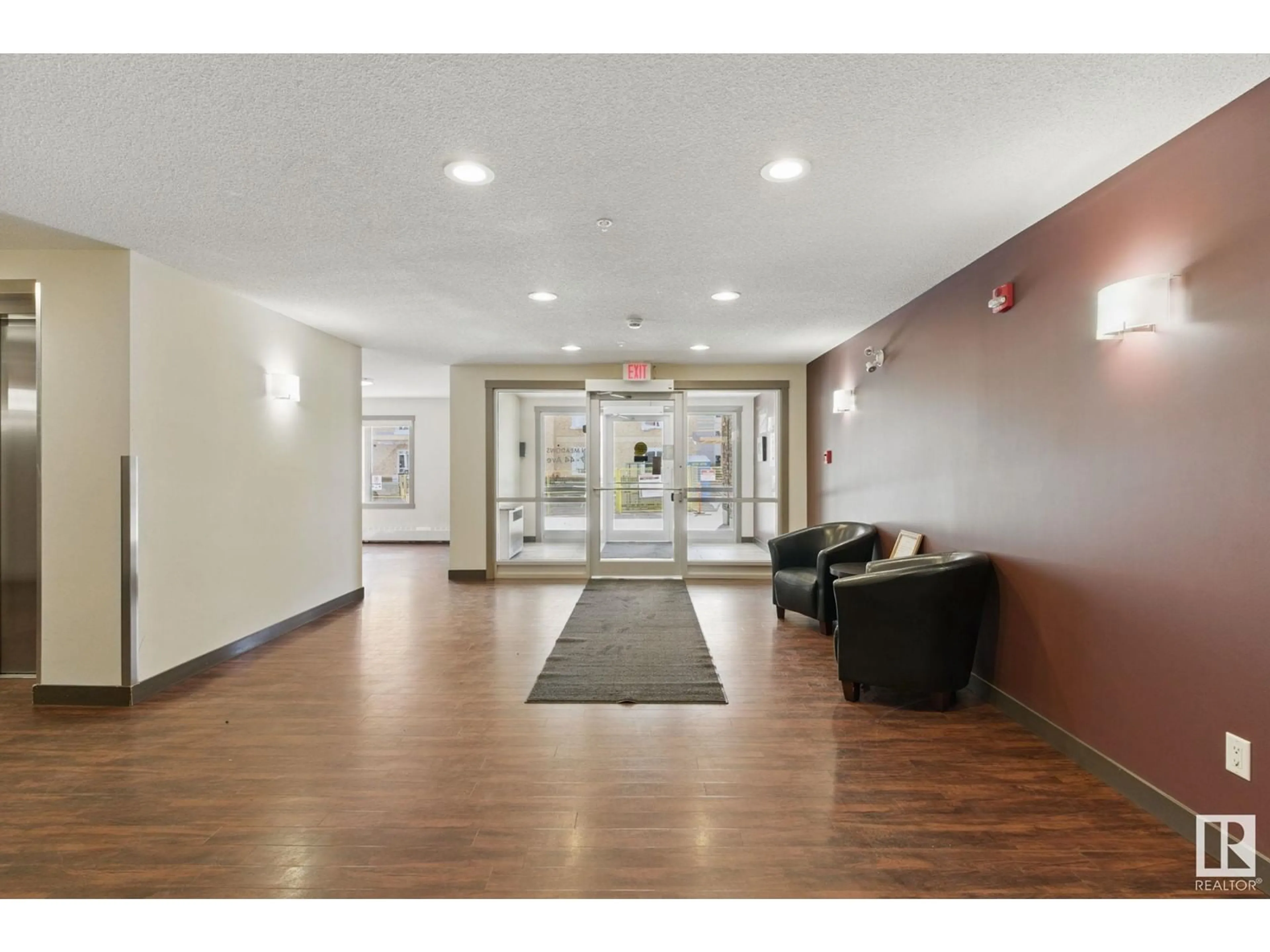 Indoor foyer for 411 - 2229 44 AV, Edmonton Alberta T6T0W6