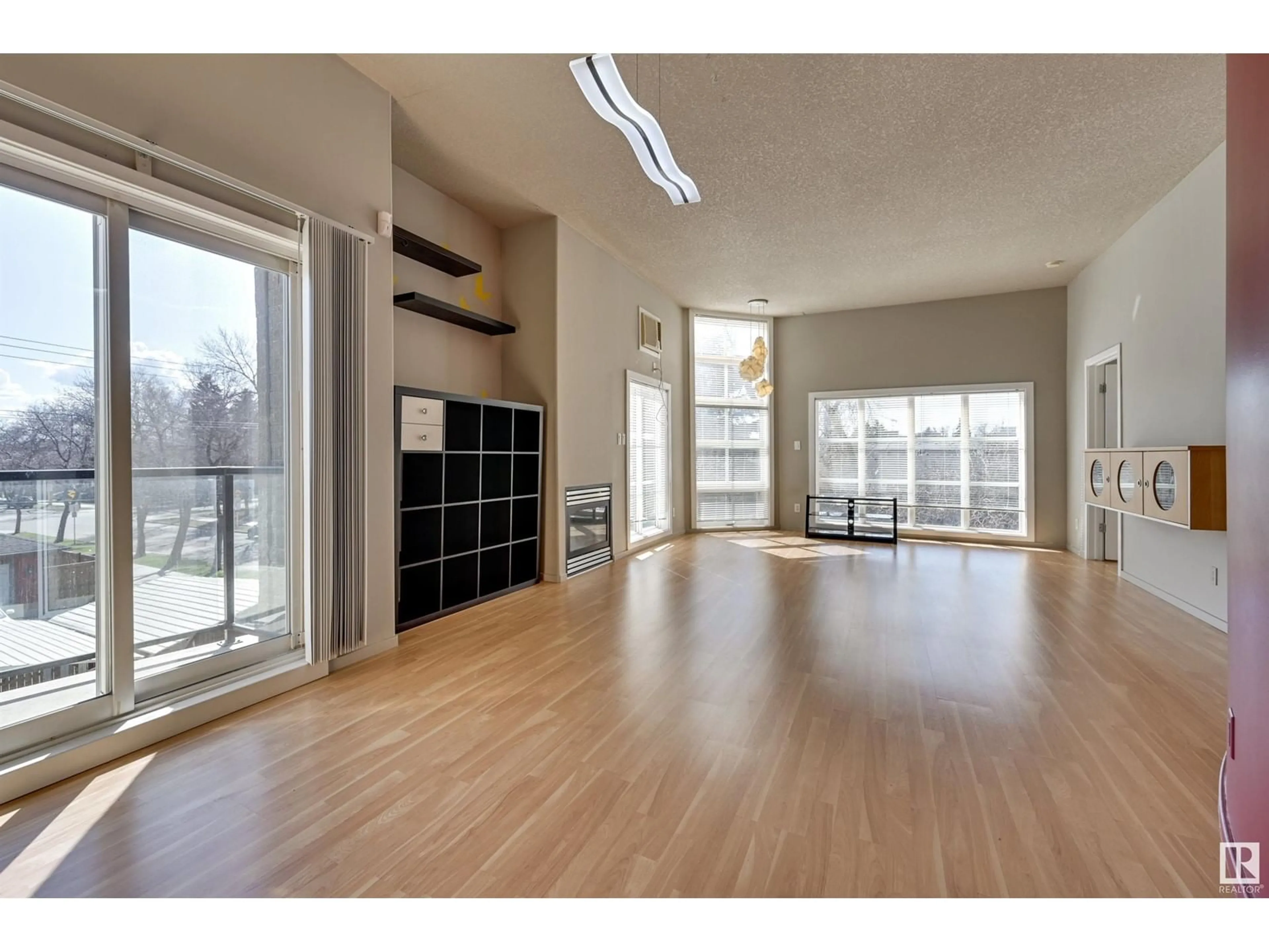 Unknown for 303 - 10905 109 ST, Edmonton Alberta T5H3C2