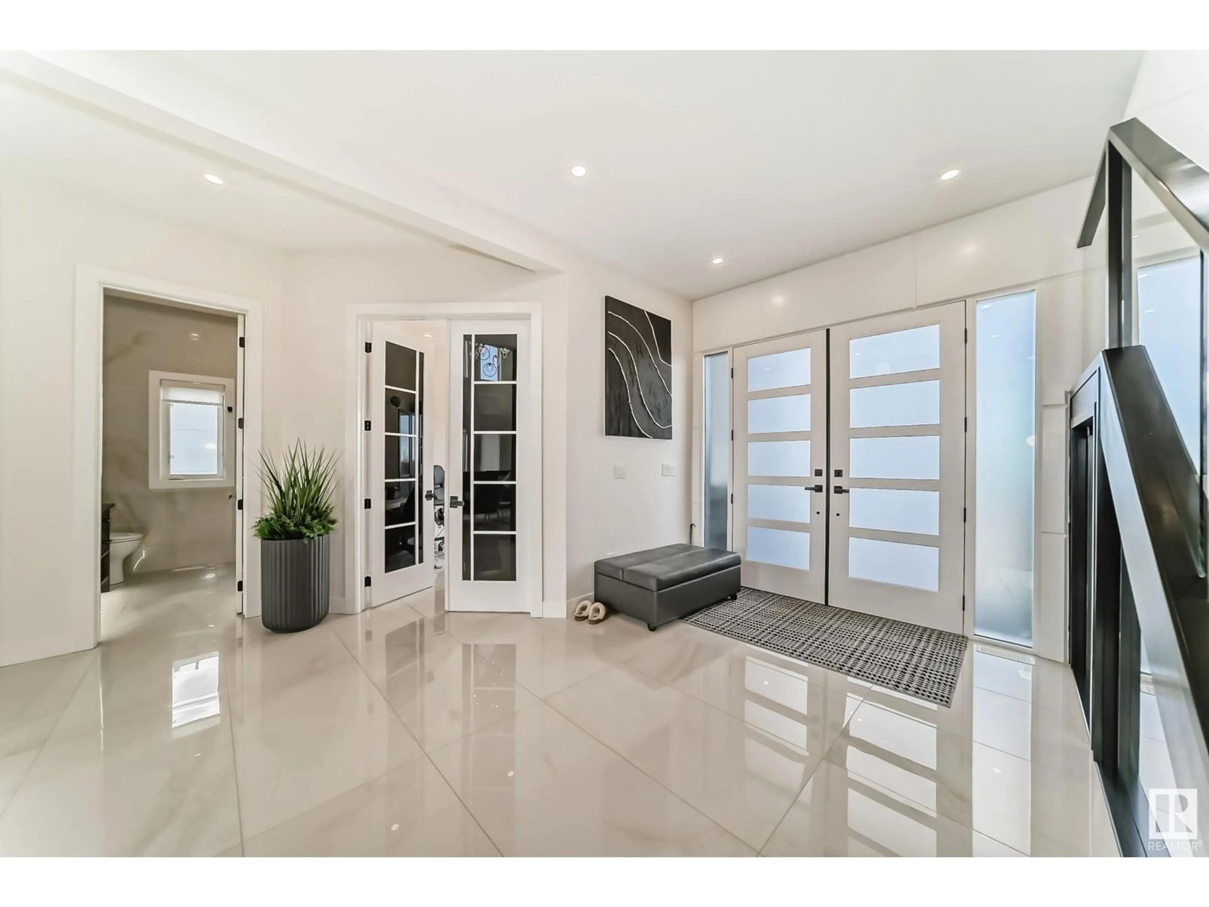 Indoor entryway for 202 - 53213 RNG RD 261 A, Rural Parkland County Alberta T7Y1A7