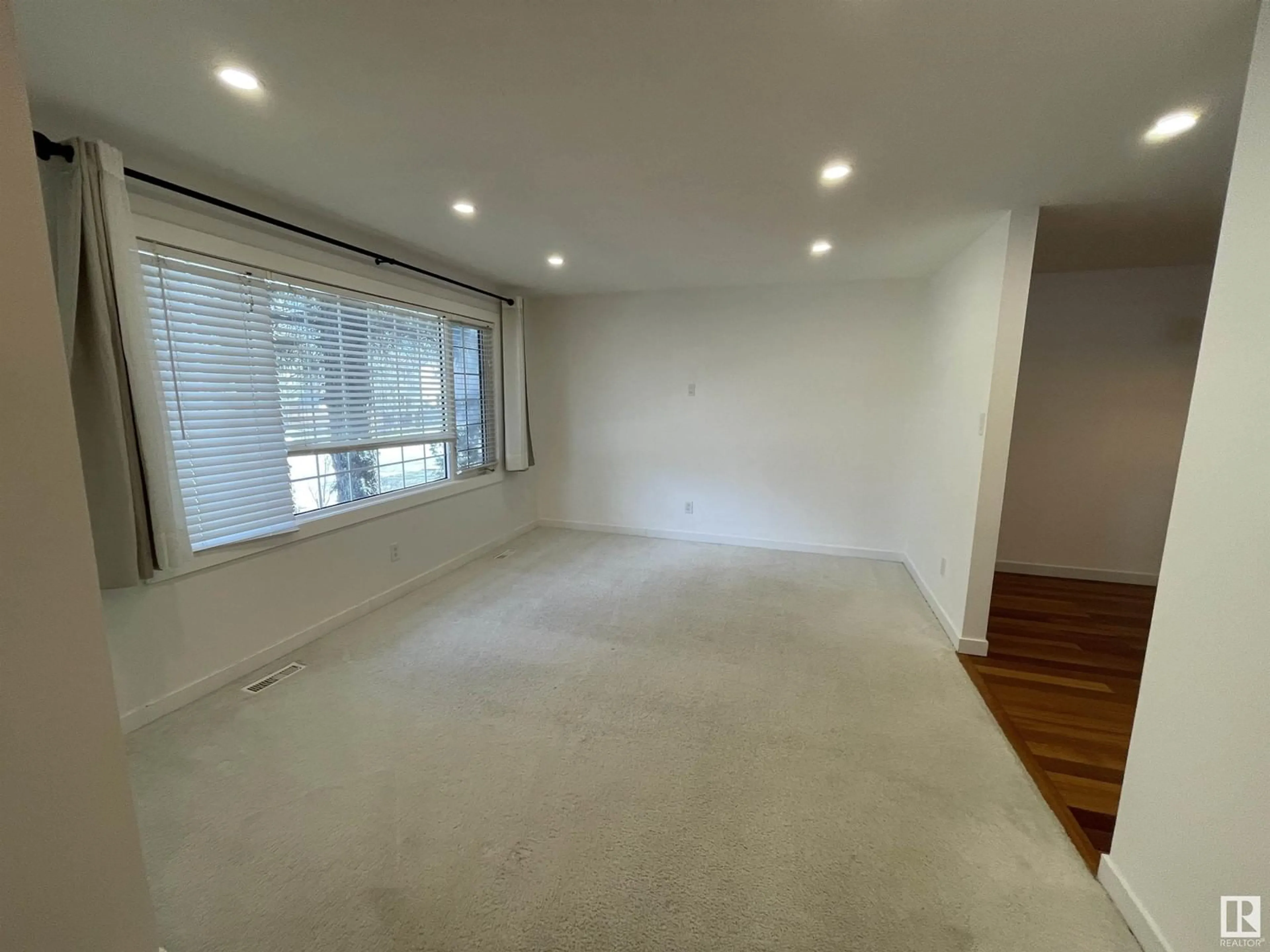 A pic of a room for 13 WESTWOOD DR, St. Albert Alberta T8N3E3