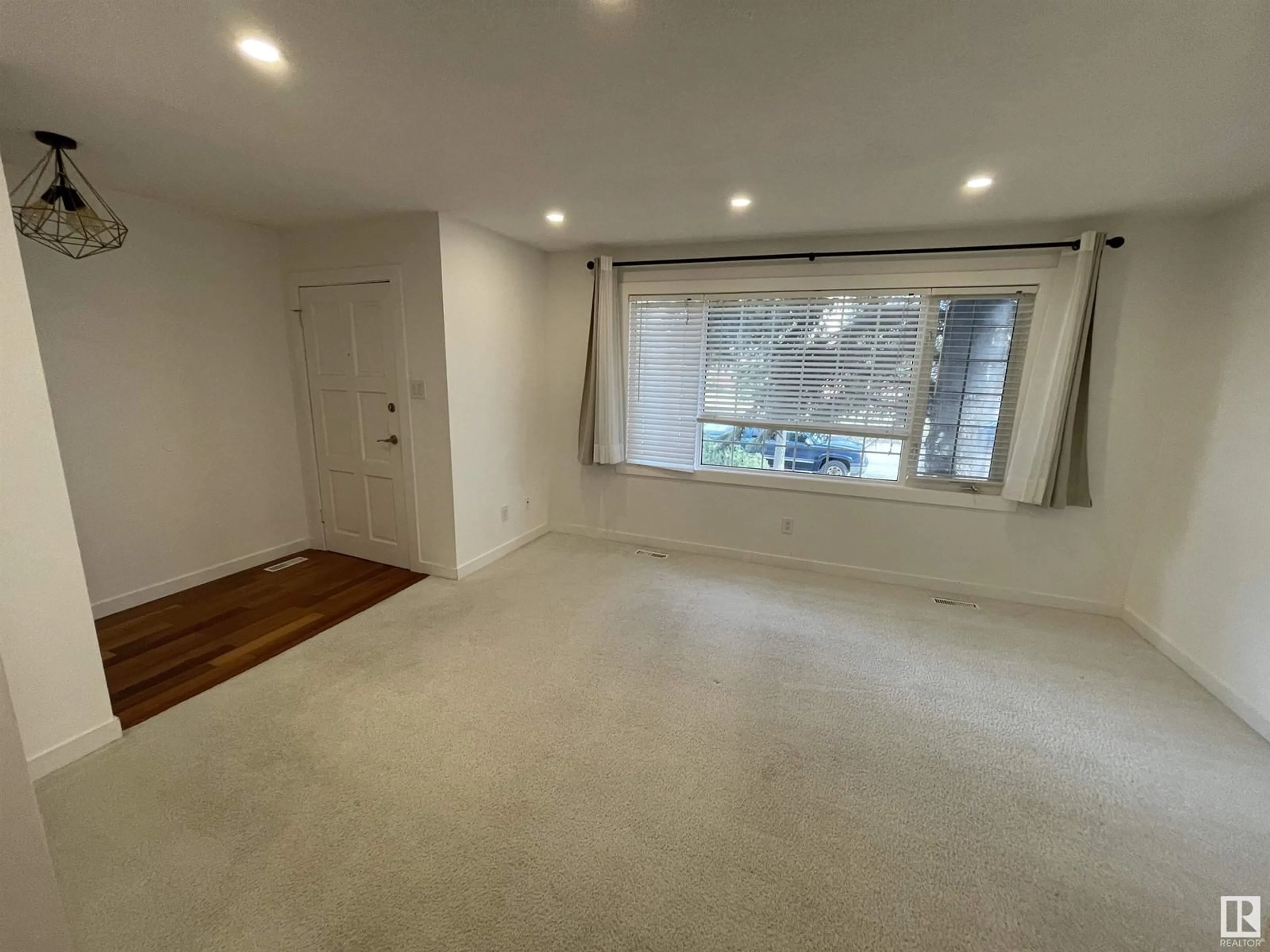 A pic of a room for 13 WESTWOOD DR, St. Albert Alberta T8N3E3