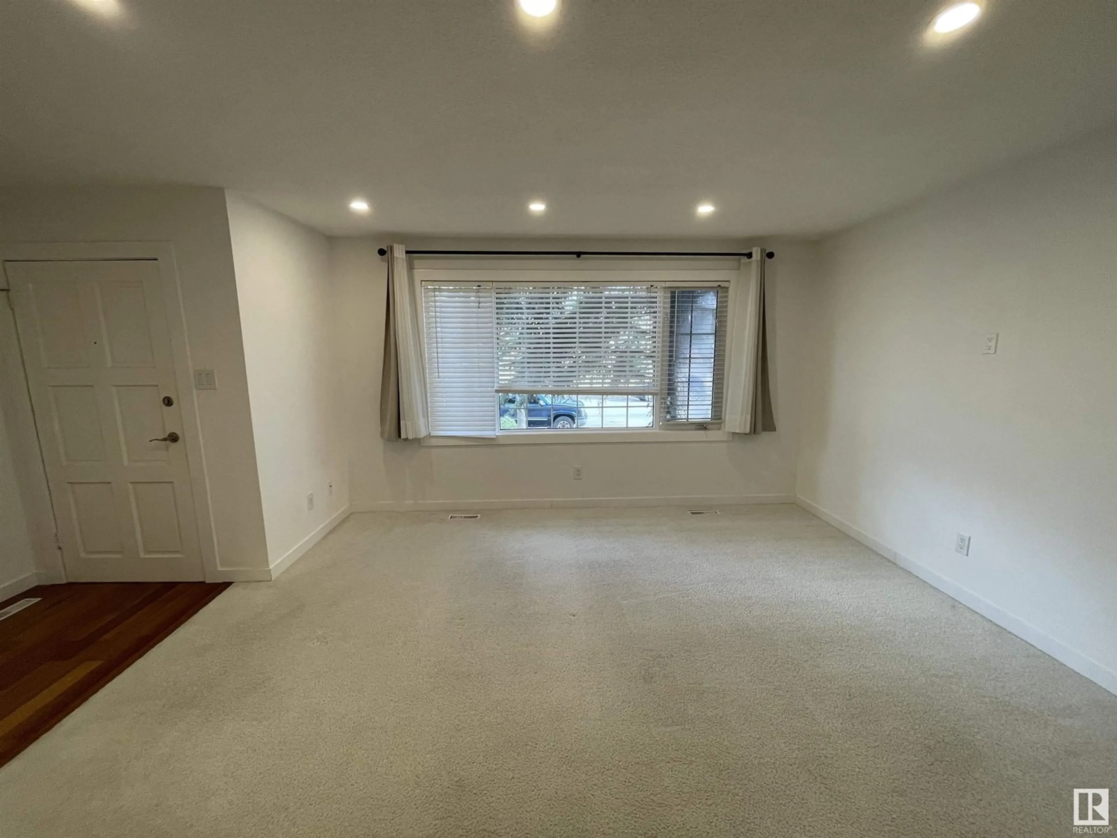 A pic of a room for 13 WESTWOOD DR, St. Albert Alberta T8N3E3
