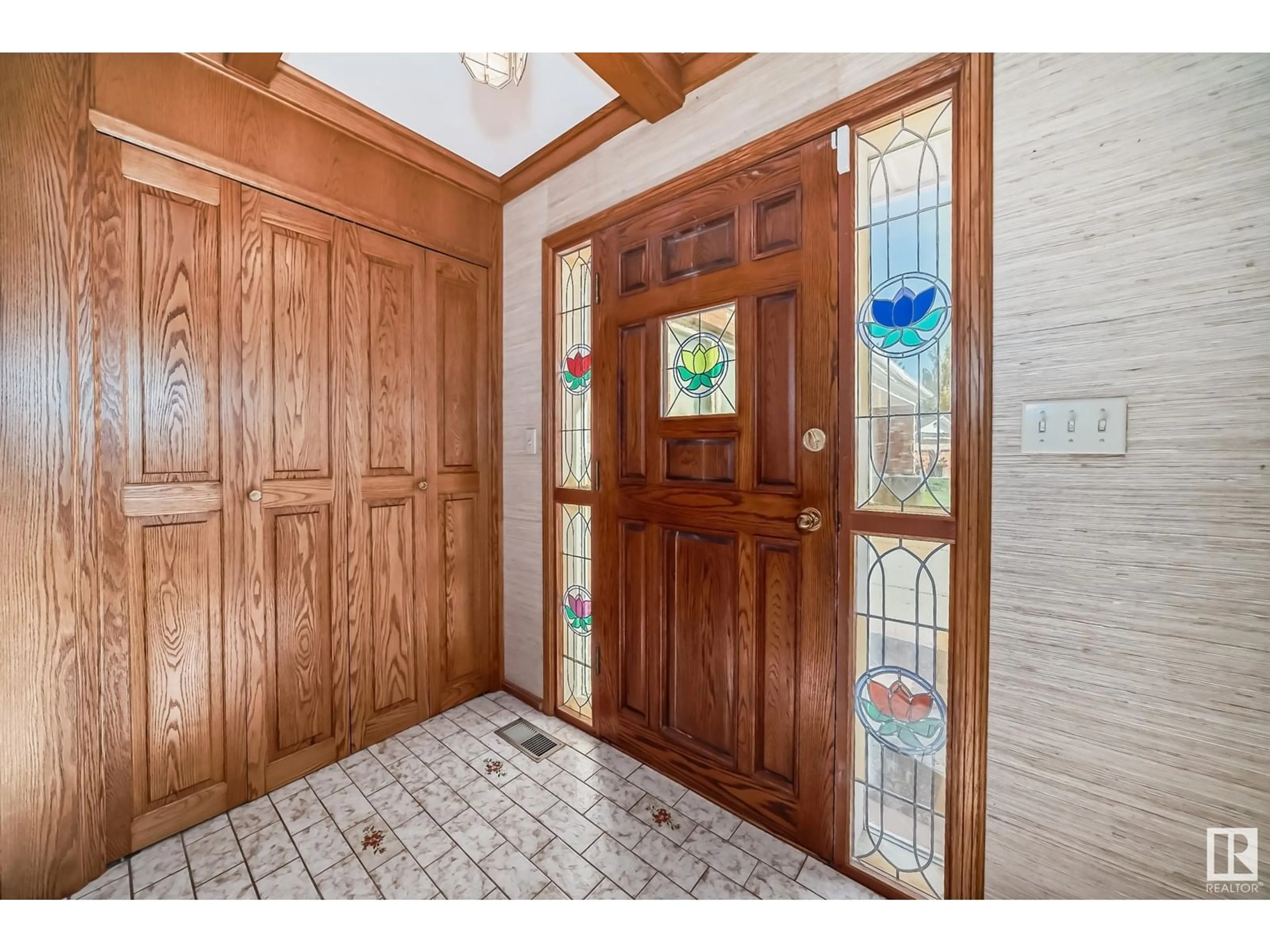 Indoor entryway for 8 MOREL CR, Spruce Grove Alberta T7X2P7