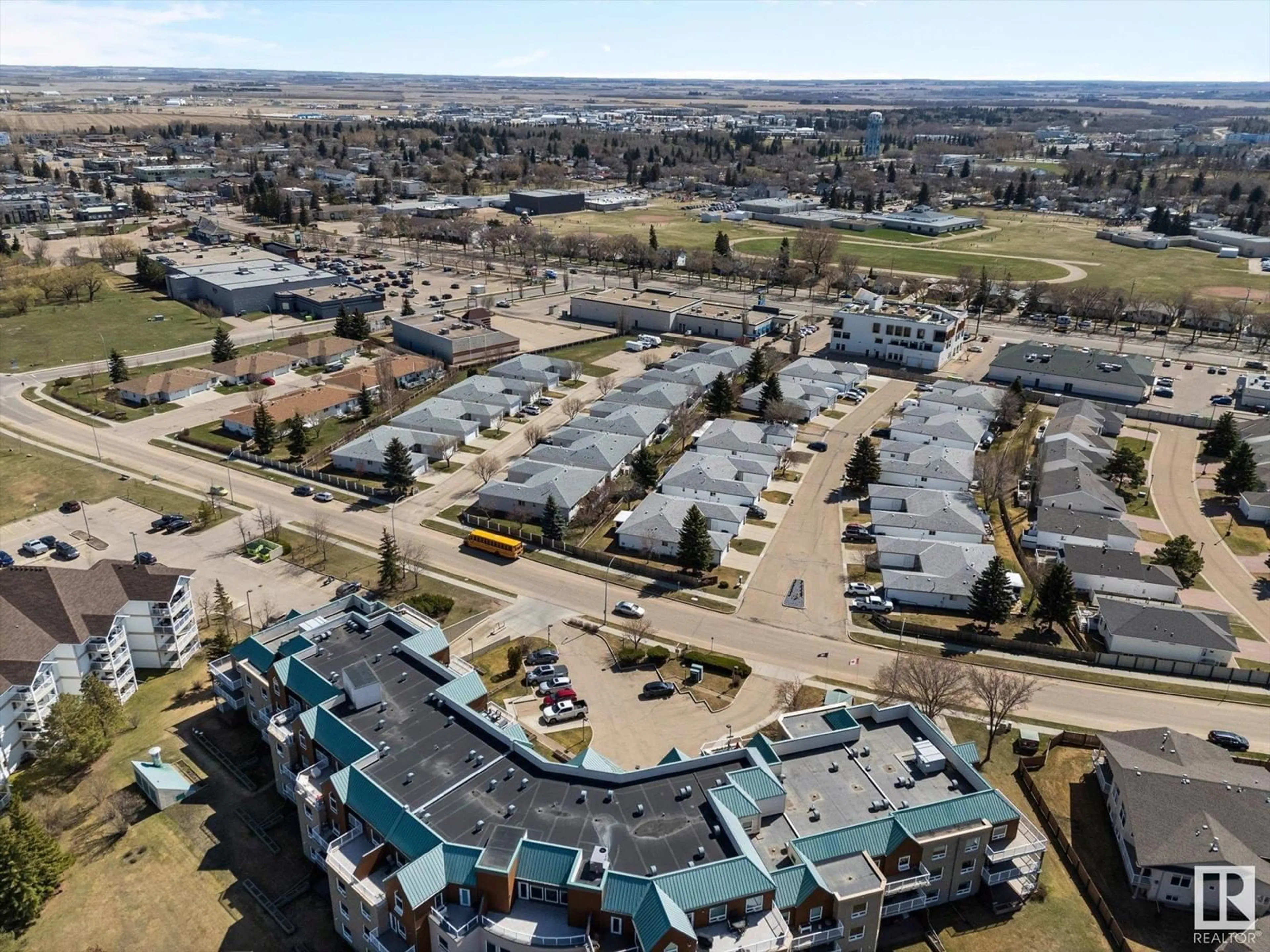 A pic from outside/outdoor area/front of a property/back of a property/a pic from drone, unknown for 218 - 9926 100 AV, Fort Saskatchewan Alberta T8L4E3