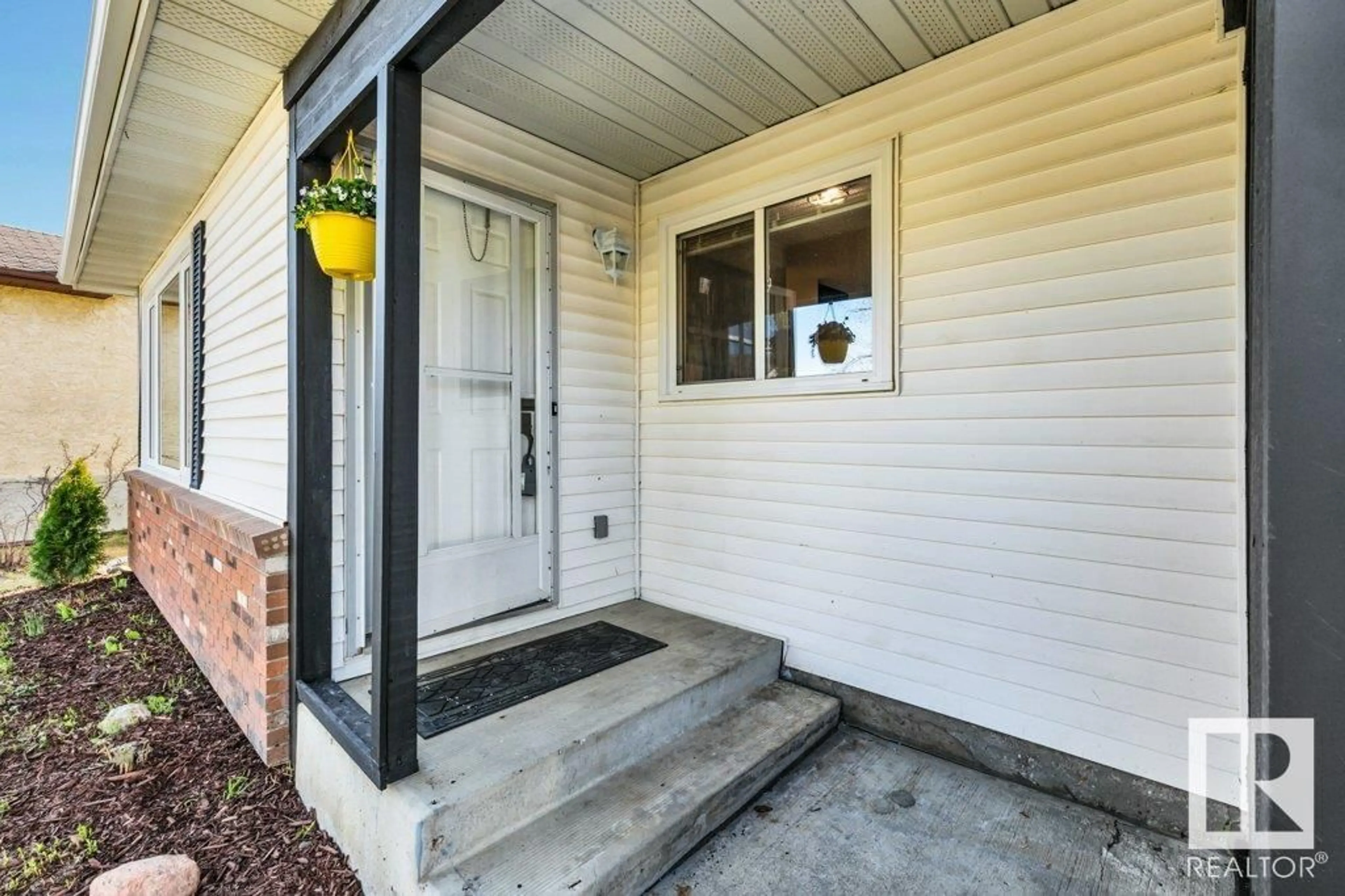 Indoor entryway for 4017 43B AV, Leduc Alberta T9E4V2