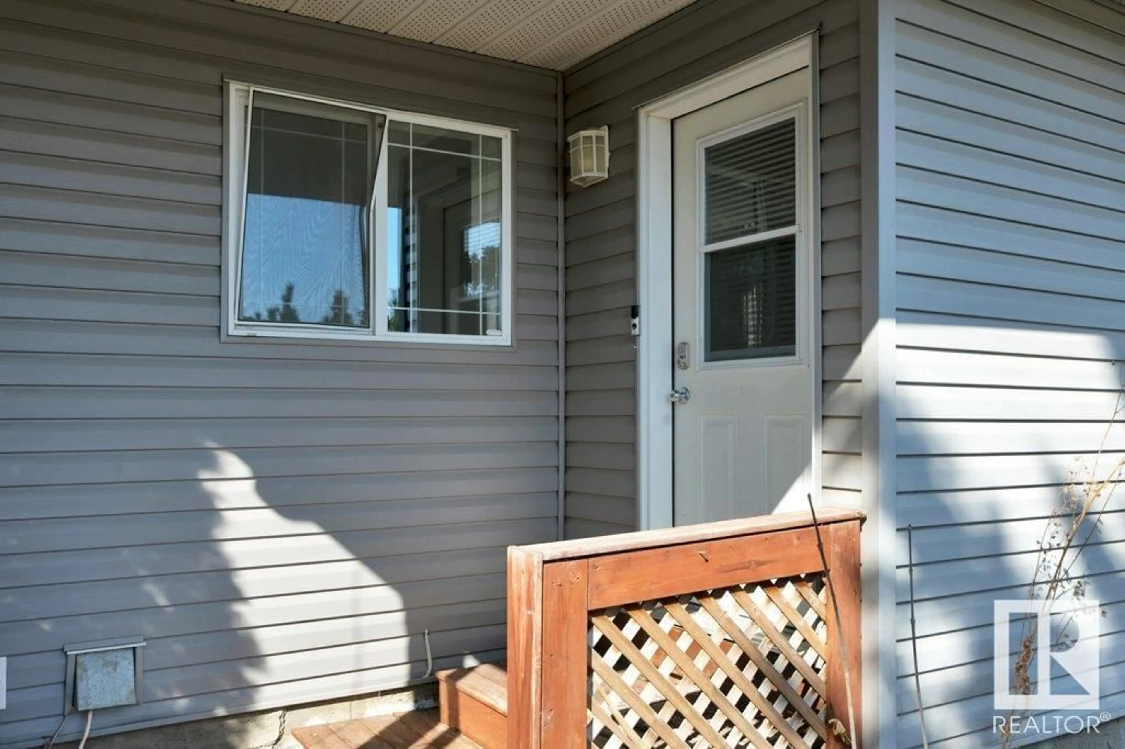 Home with vinyl exterior material, street for 266 PORTER AV, Millet Alberta T0C1Z0