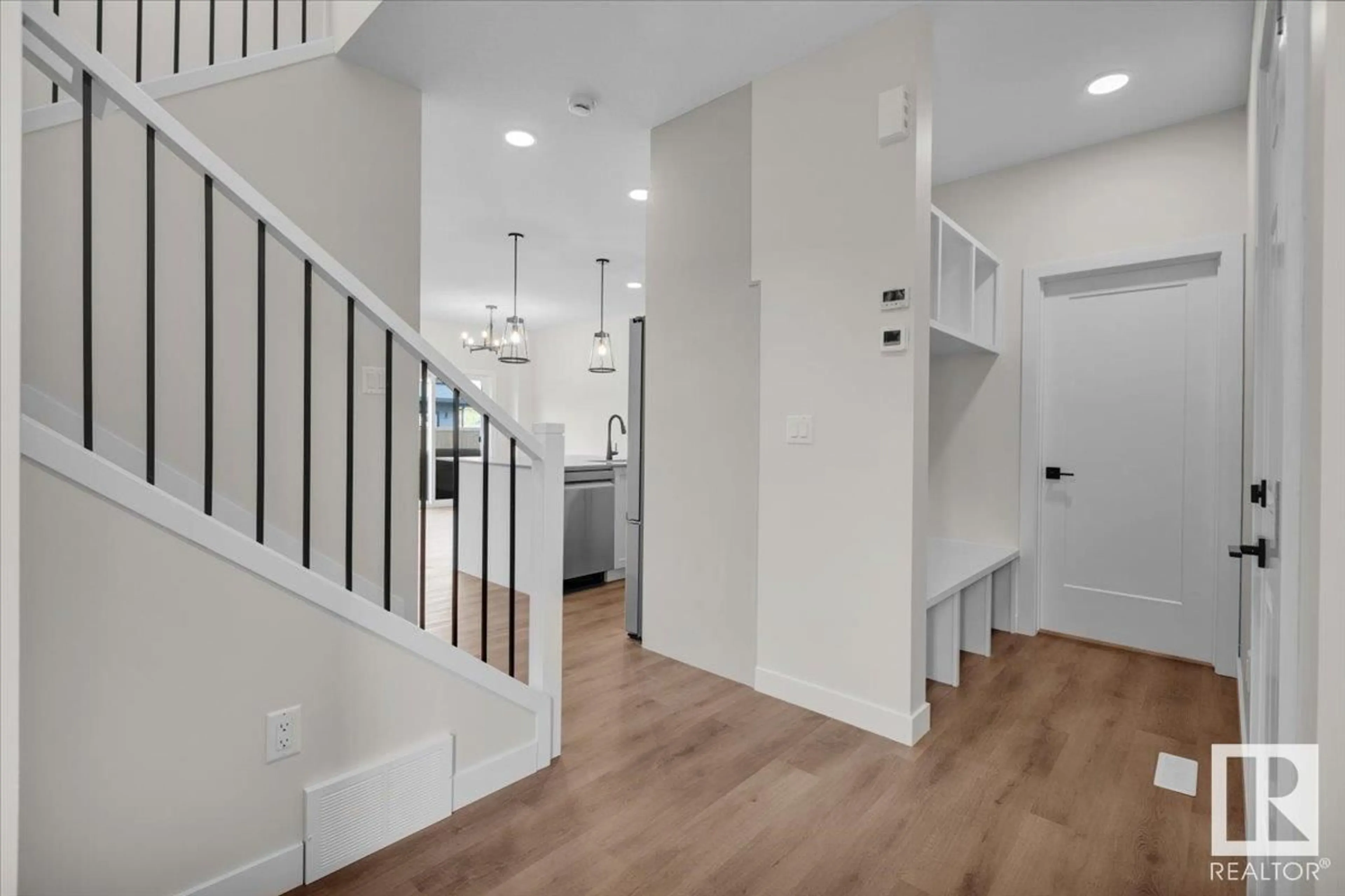 Indoor entryway for 12 SPRINGBROOK WD, Spruce Grove Alberta T7X2W5