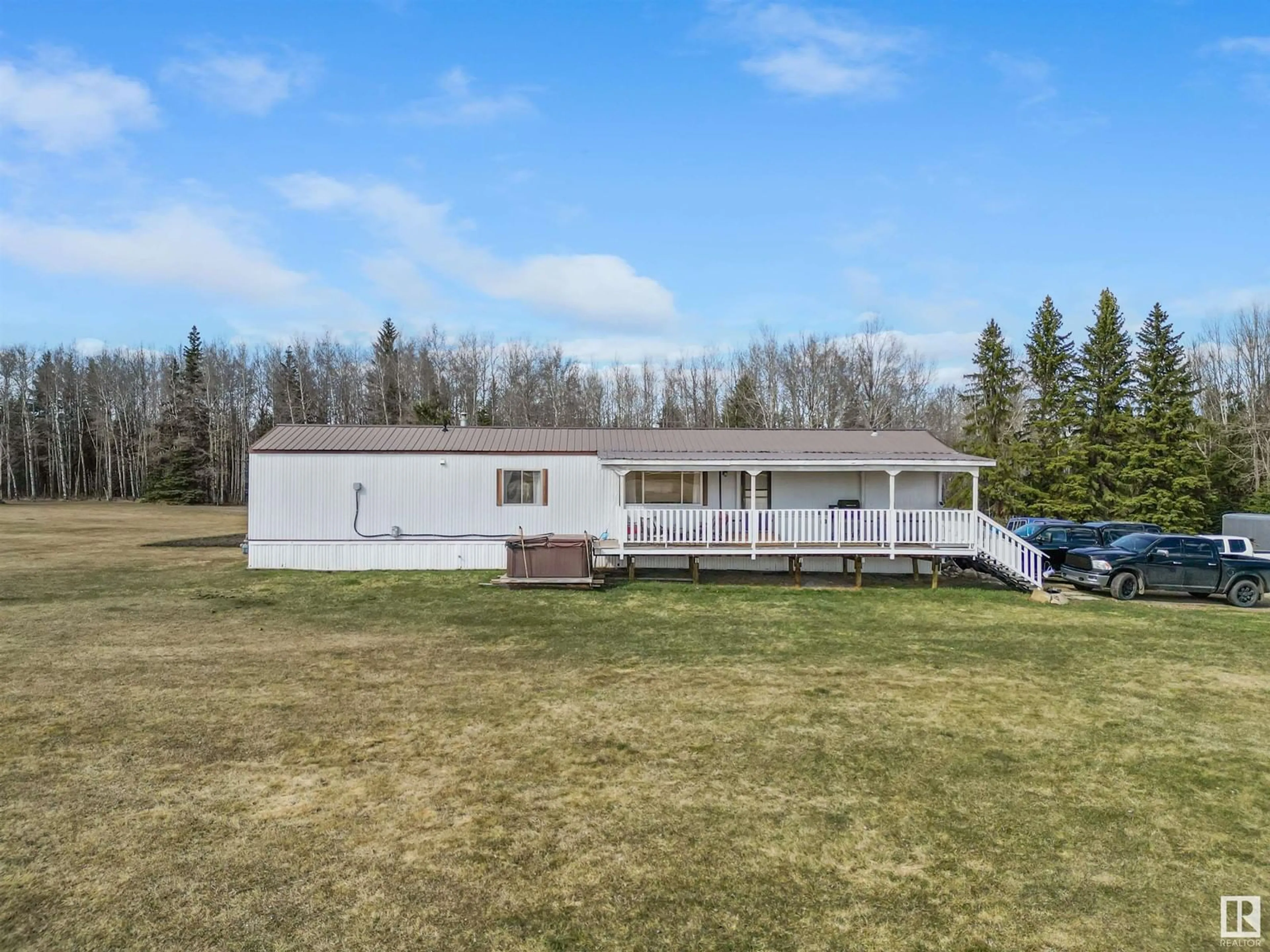 A pic from outside/outdoor area/front of a property/back of a property/a pic from drone, unknown for 7218 HWY 624, Rural Parkland County Alberta T0E0S0
