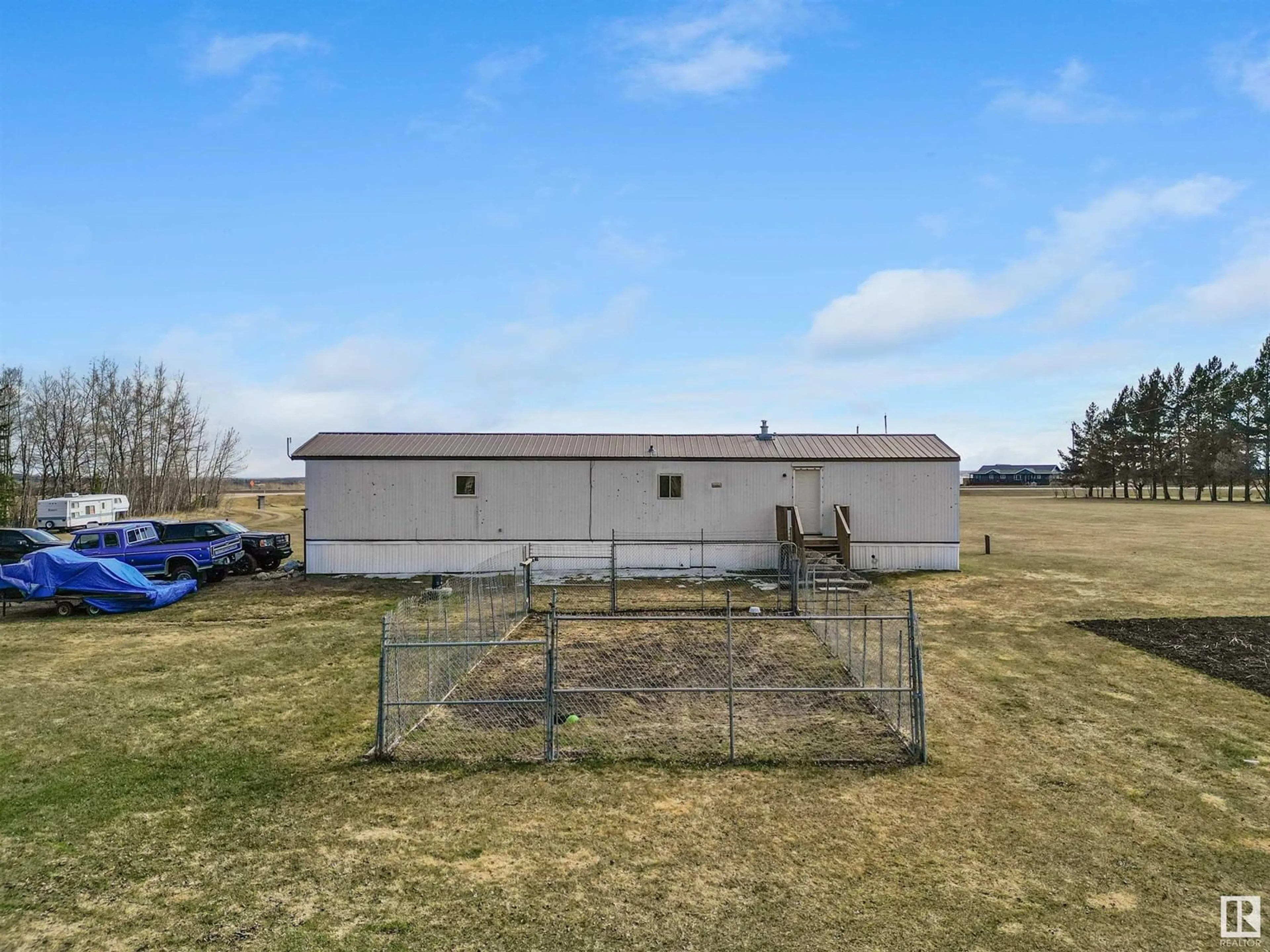 Shed for 7218 HWY 624, Rural Parkland County Alberta T0E0S0