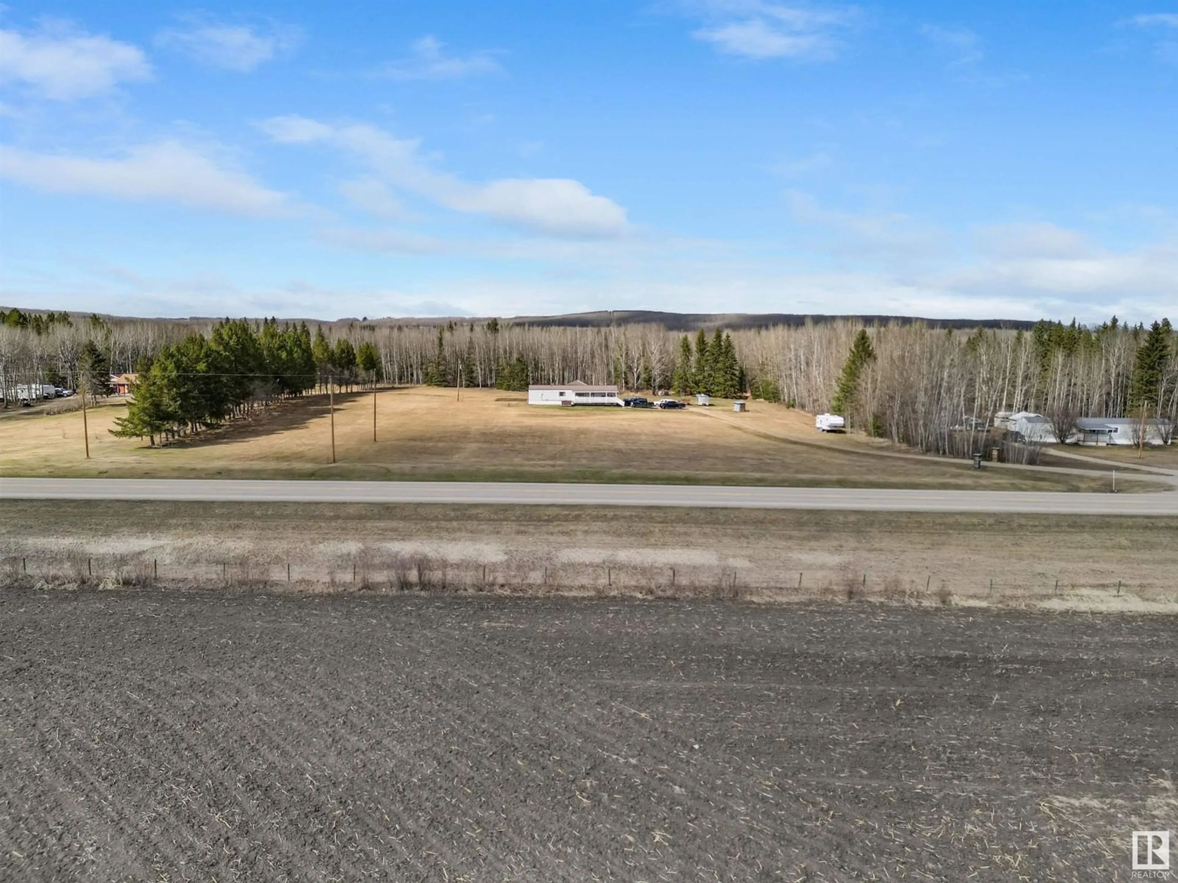A pic from outside/outdoor area/front of a property/back of a property/a pic from drone, water/lake/river/ocean view for 7218 HWY 624, Rural Parkland County Alberta T0E0S0
