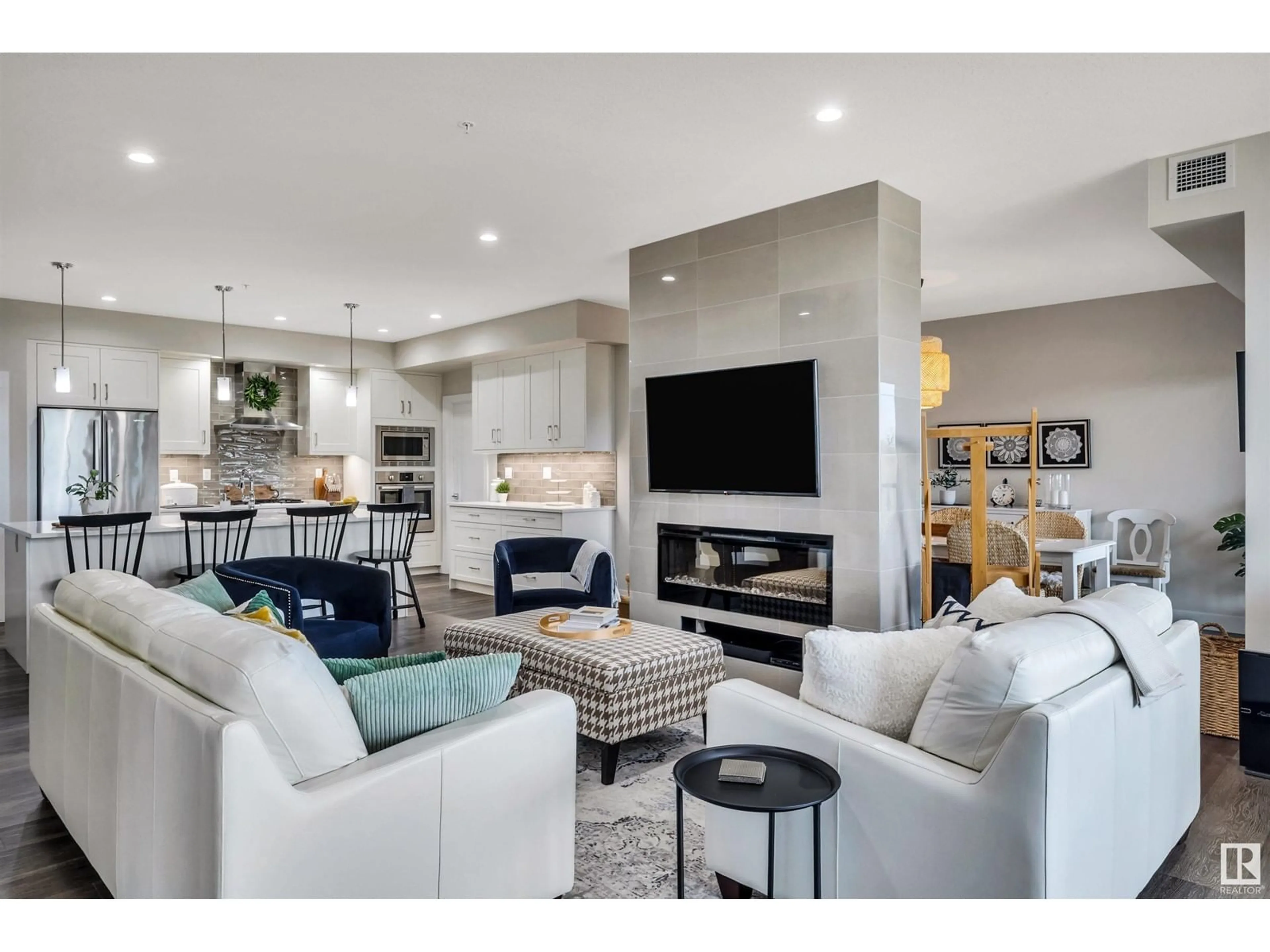 Living room with furniture, unknown for 200 - 314 BELLEROSE DR, St. Albert Alberta T8N7P7