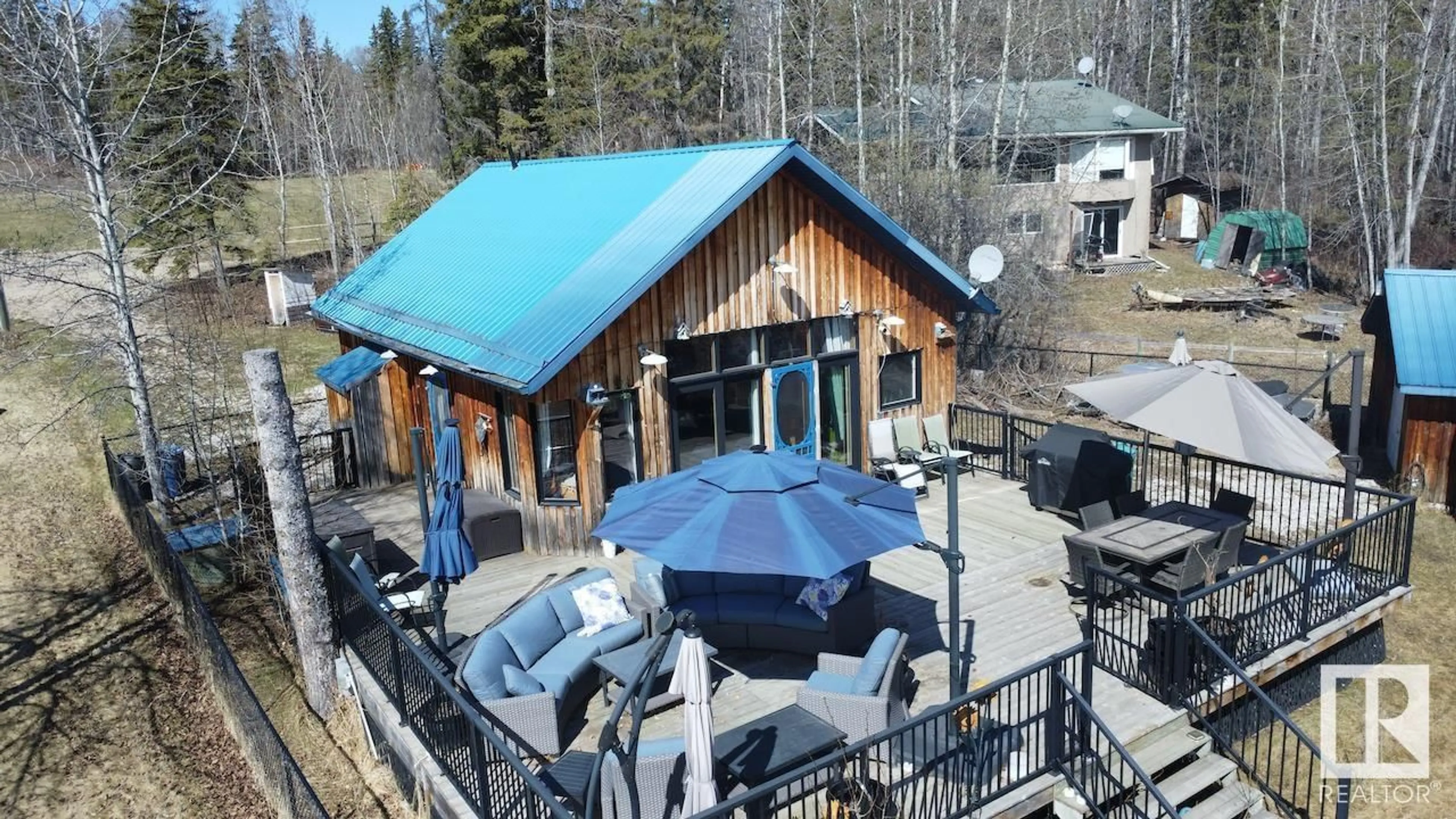 A pic from outside/outdoor area/front of a property/back of a property/a pic from drone, mountain view for 113 BAYVIEW DR, Rural Parkland County Alberta T0E2K0