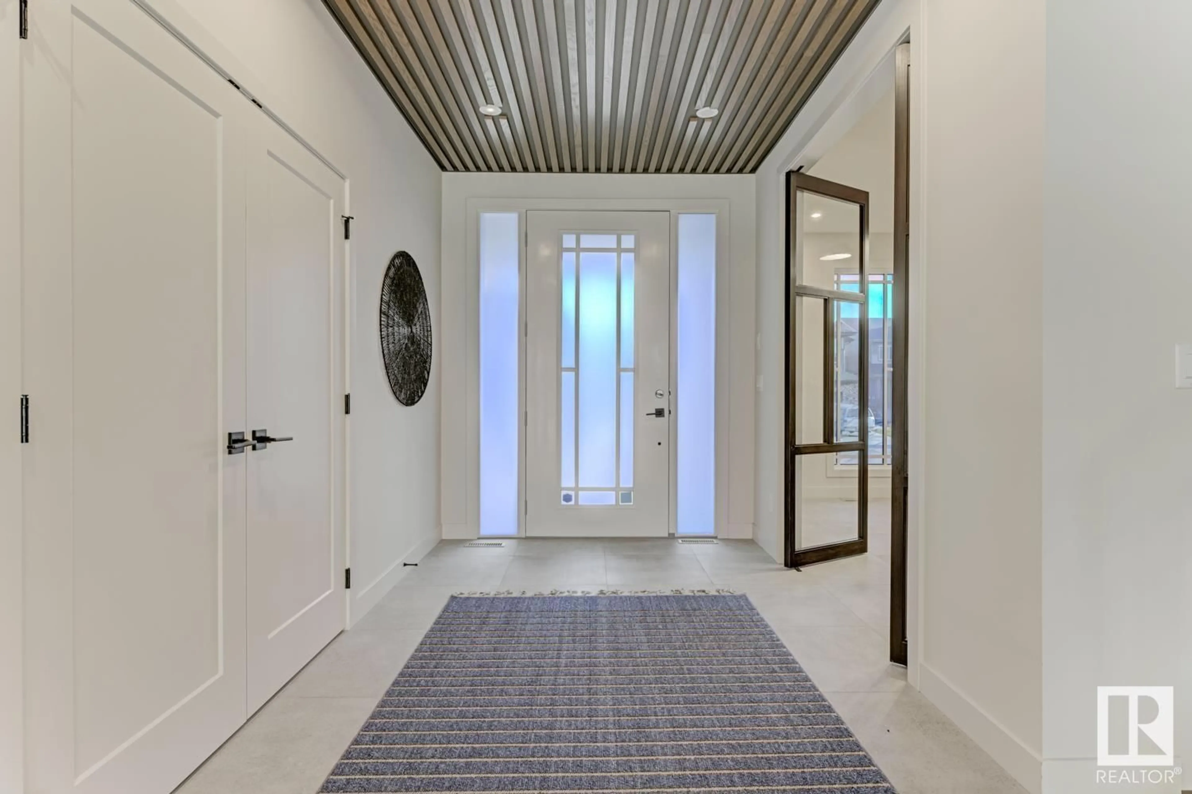 Indoor entryway for 6038 CRAWFORD DR, Edmonton Alberta T8N7L2