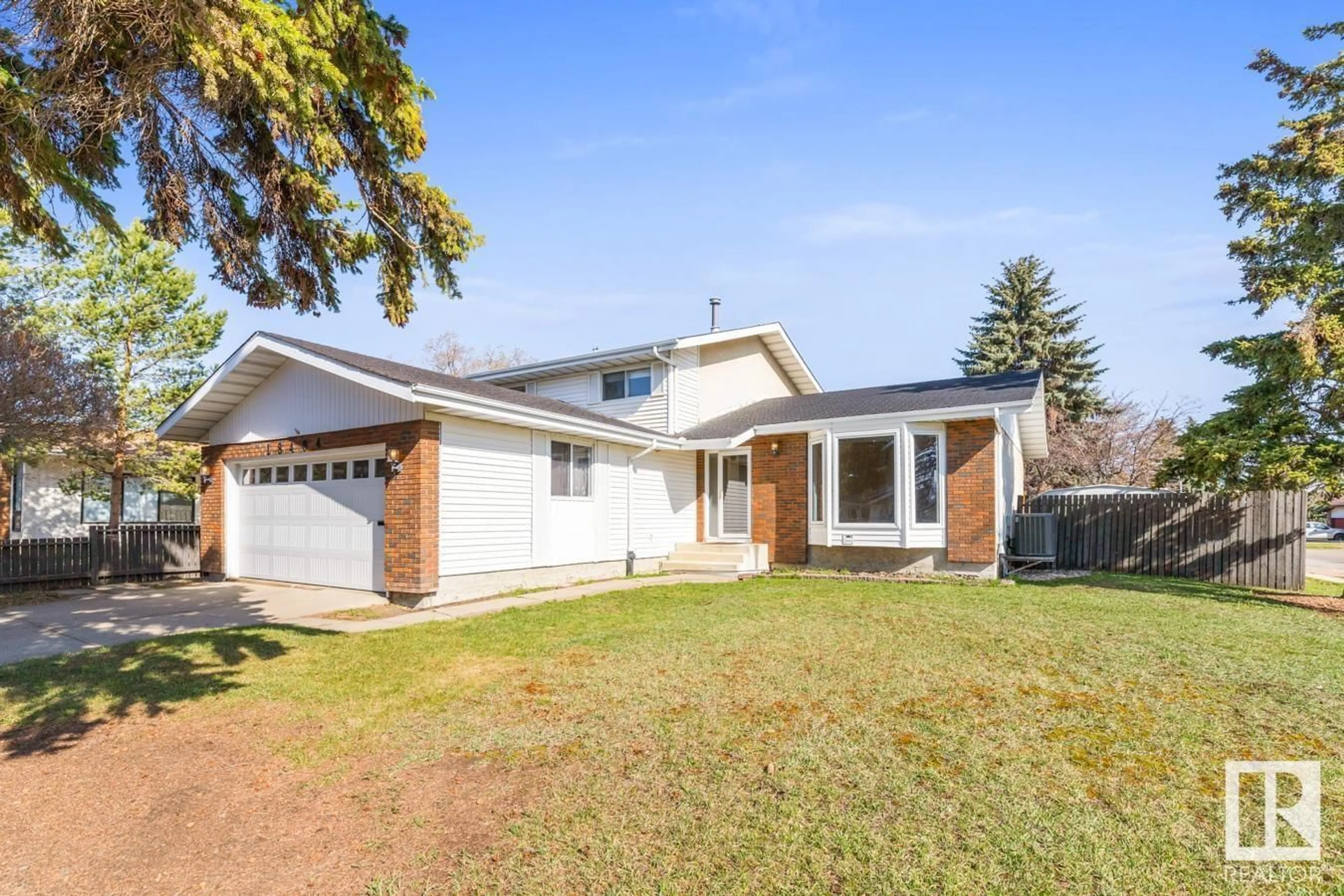 Home with vinyl exterior material, street for 18404 80 AV, Edmonton Alberta T5T1E9