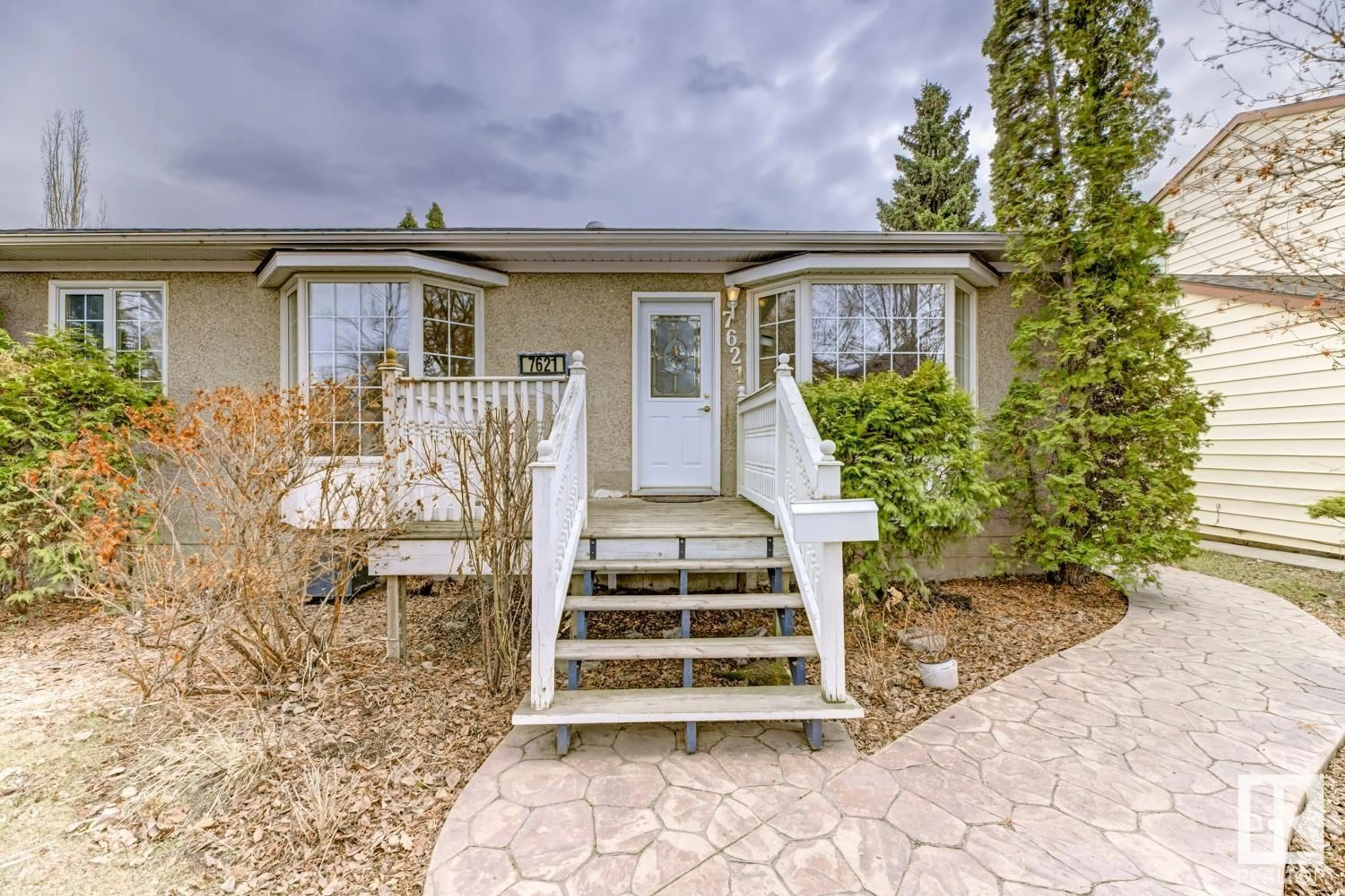 Unknown for 7621 91 AV, Edmonton Alberta T6C1P7