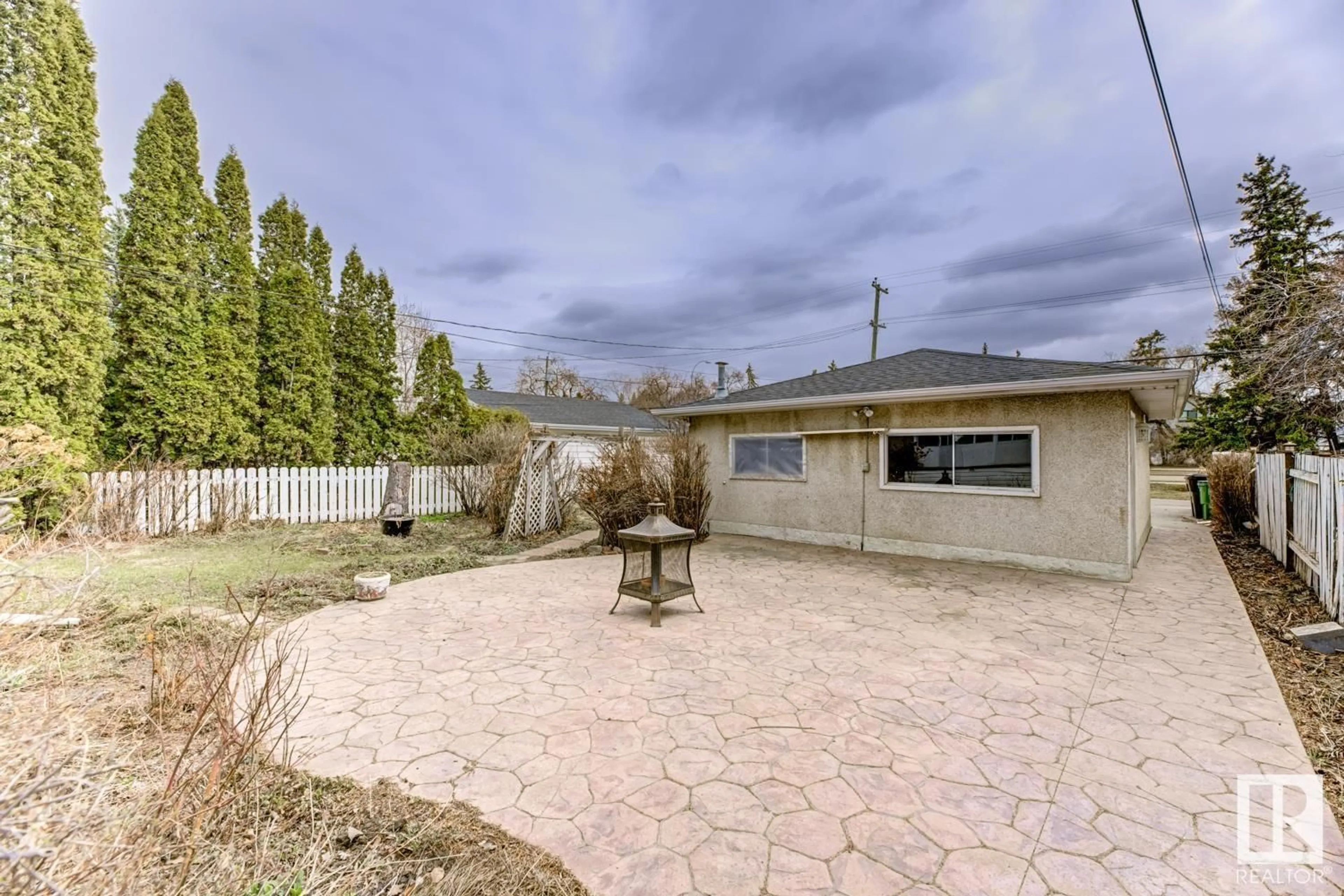 Patio, street for 7621 91 AV, Edmonton Alberta T6C1P7
