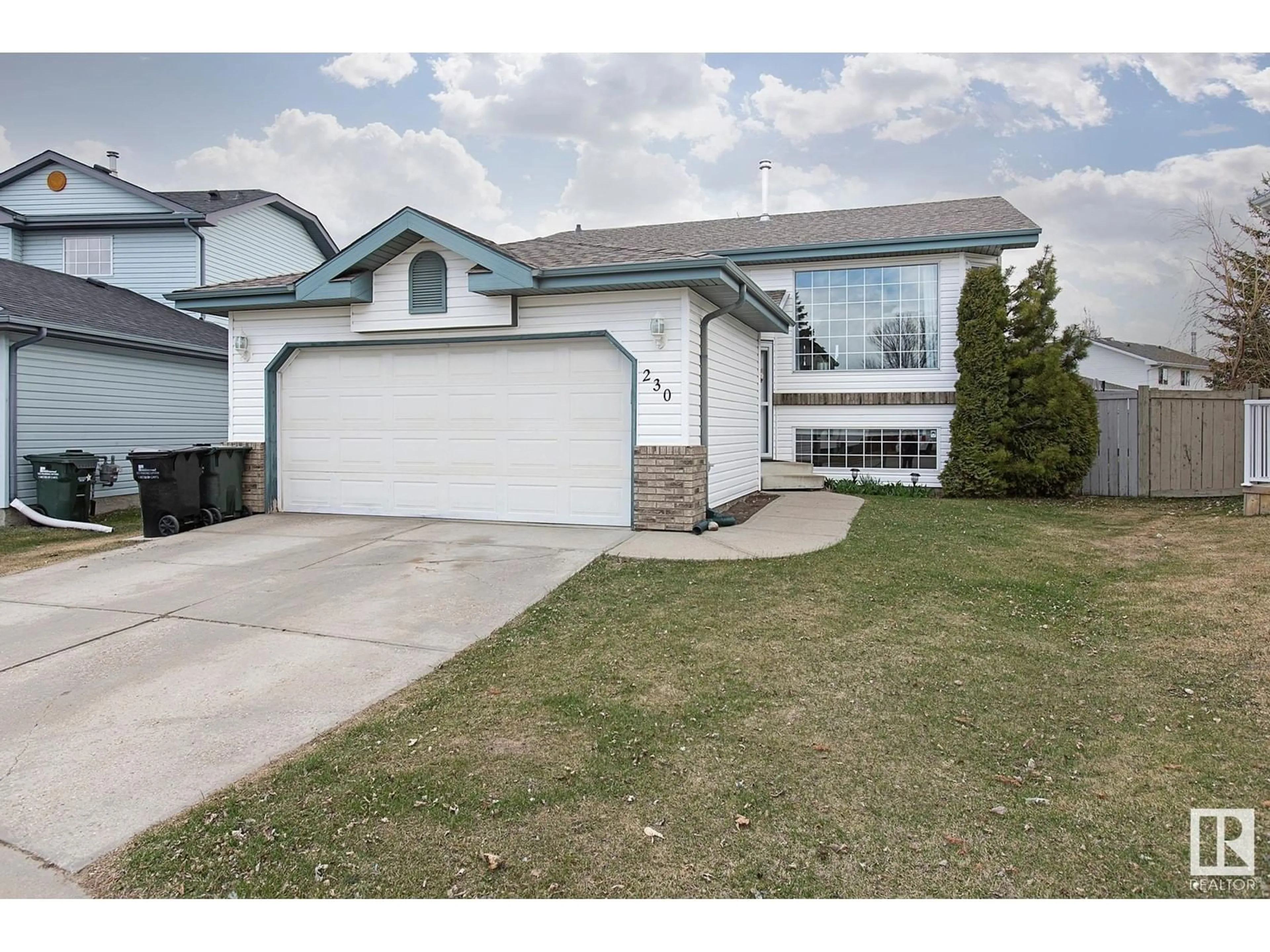 Home with vinyl exterior material, street for 230 RAINBOW CR, Sherwood Park Alberta T8A5Y1