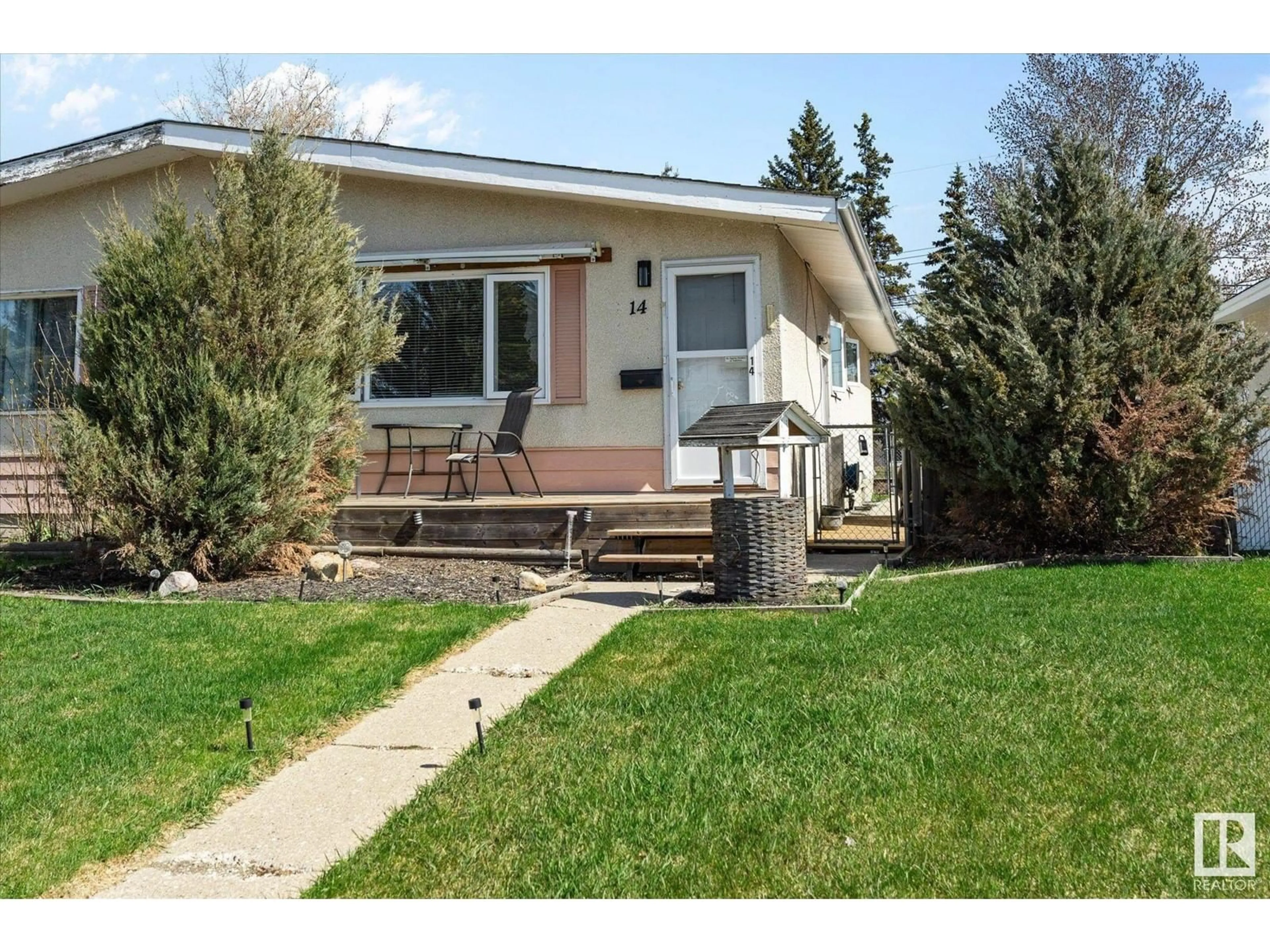 Home with vinyl exterior material, street for 14 LINDEN ST, Spruce Grove Alberta T7X2B9