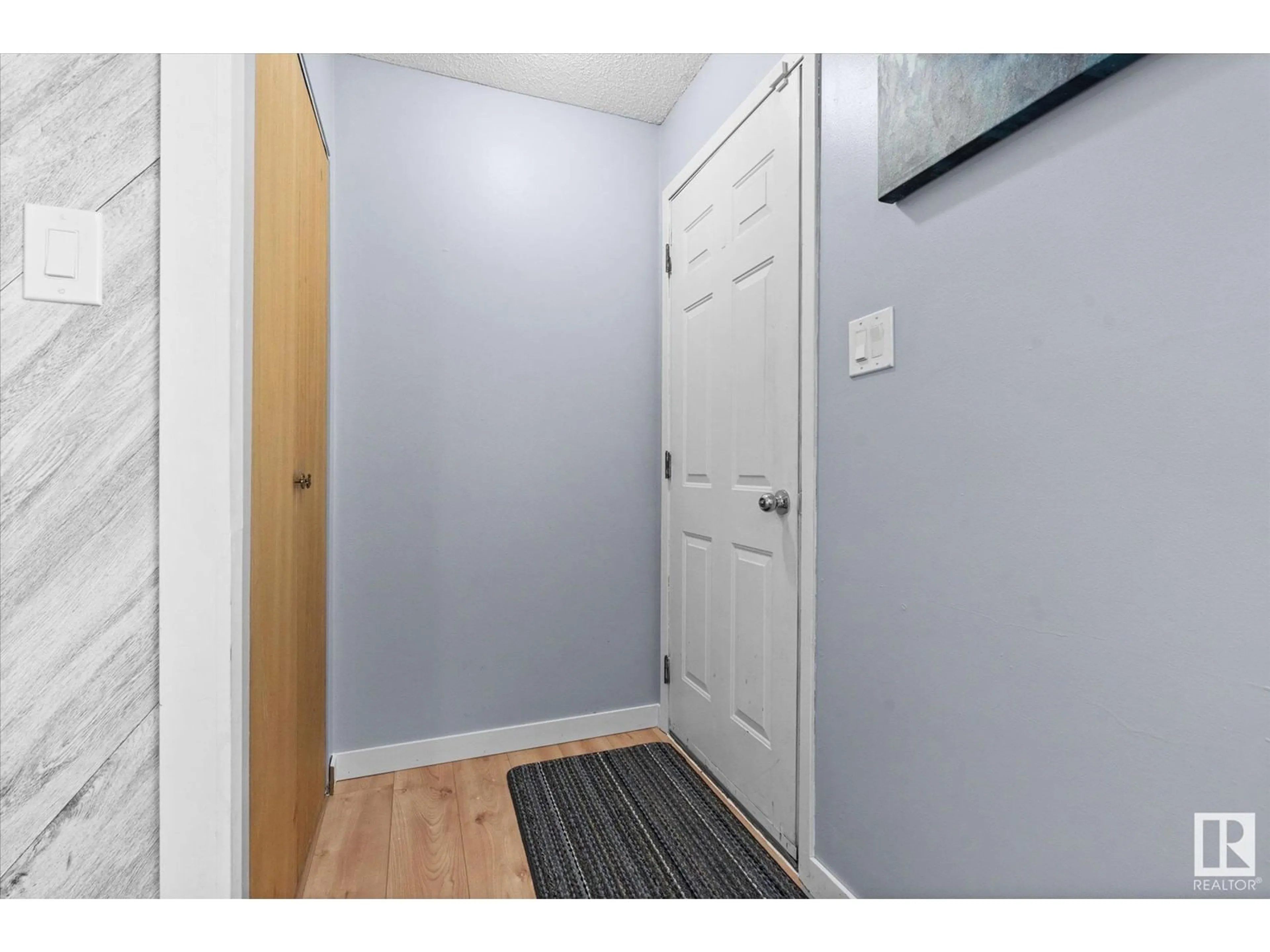 Indoor entryway for 14 LINDEN ST, Spruce Grove Alberta T7X2B9